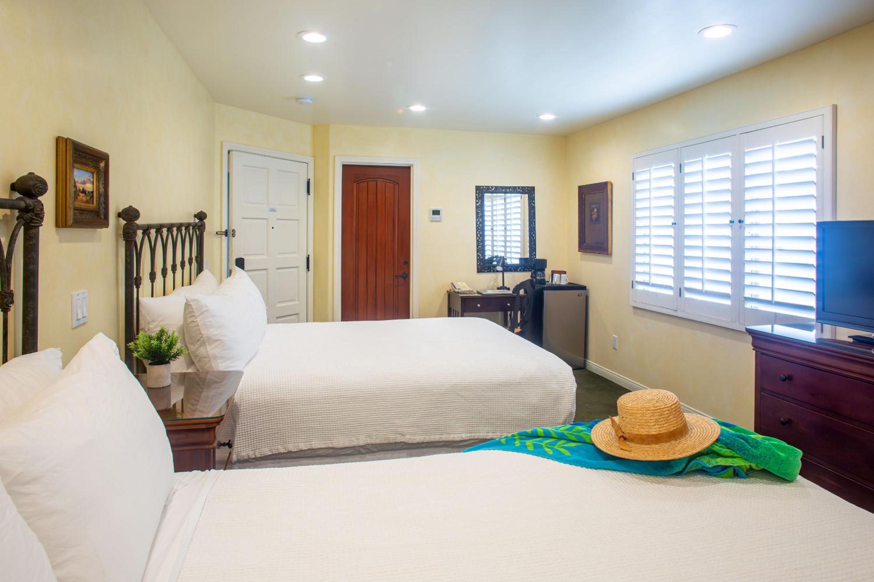 Standard Room with Two Queen Beds