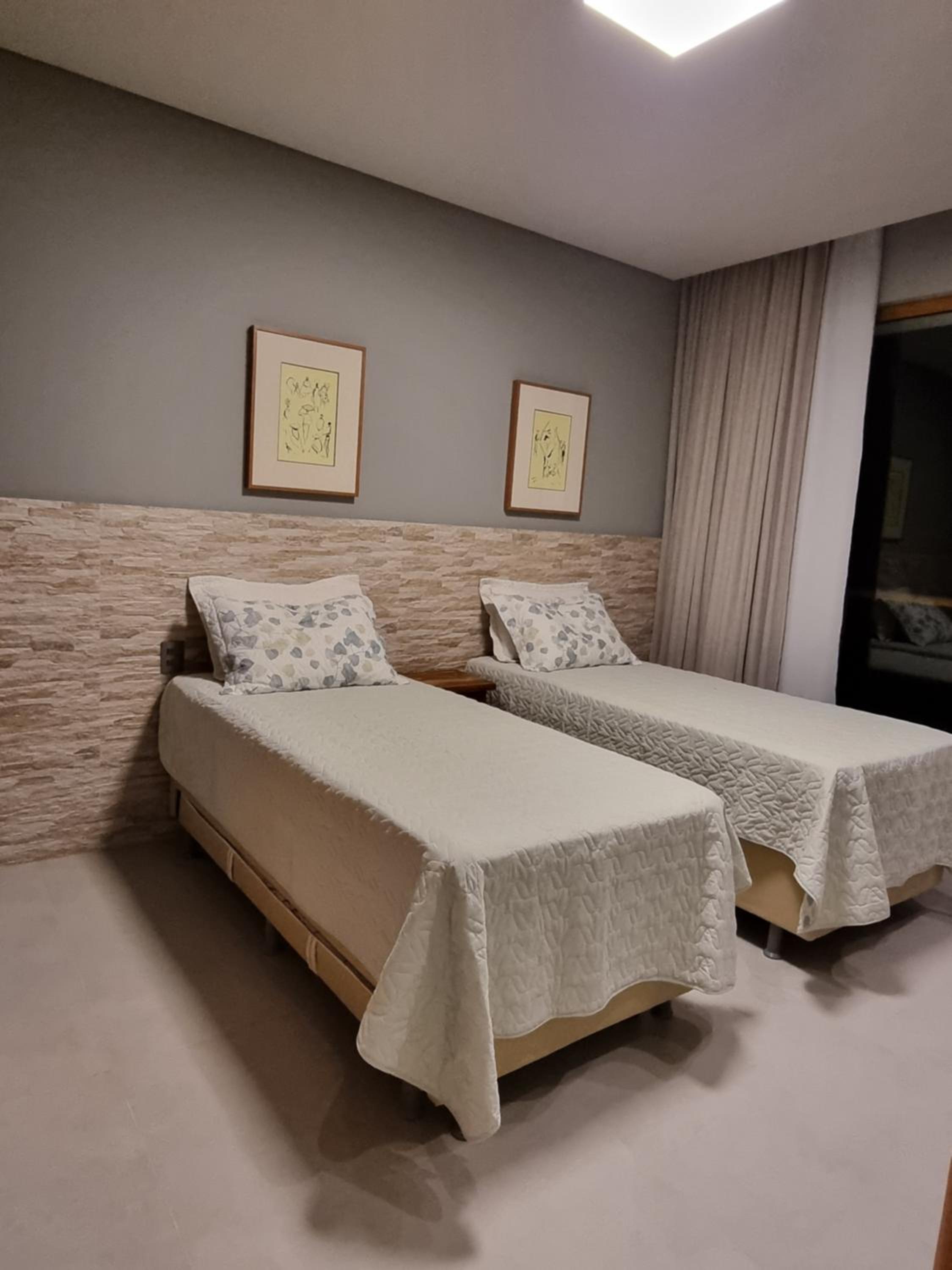 Six-Bedroom House photo 1