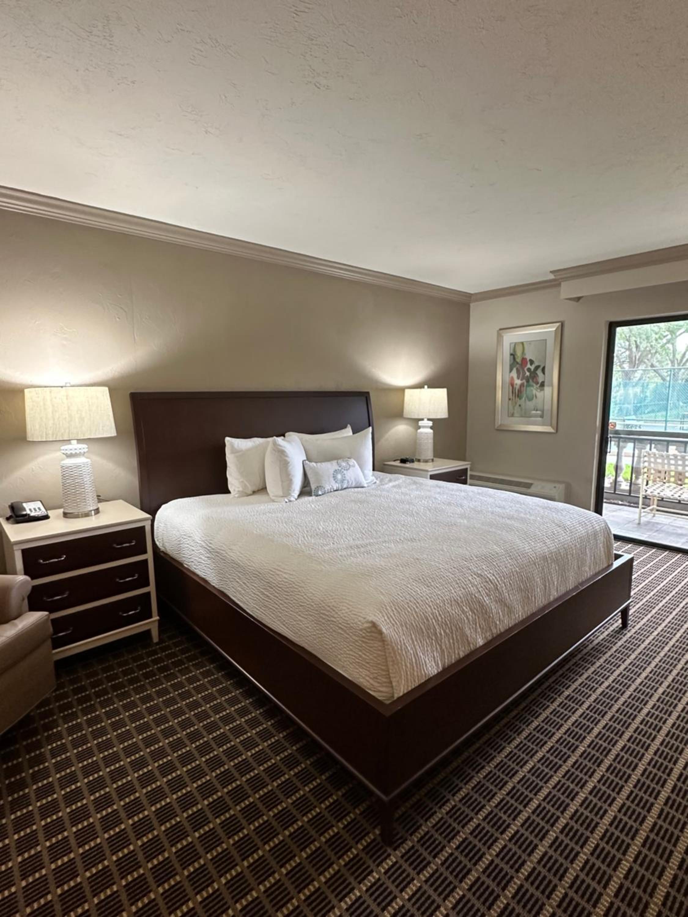 Standard King Room - Photo 1