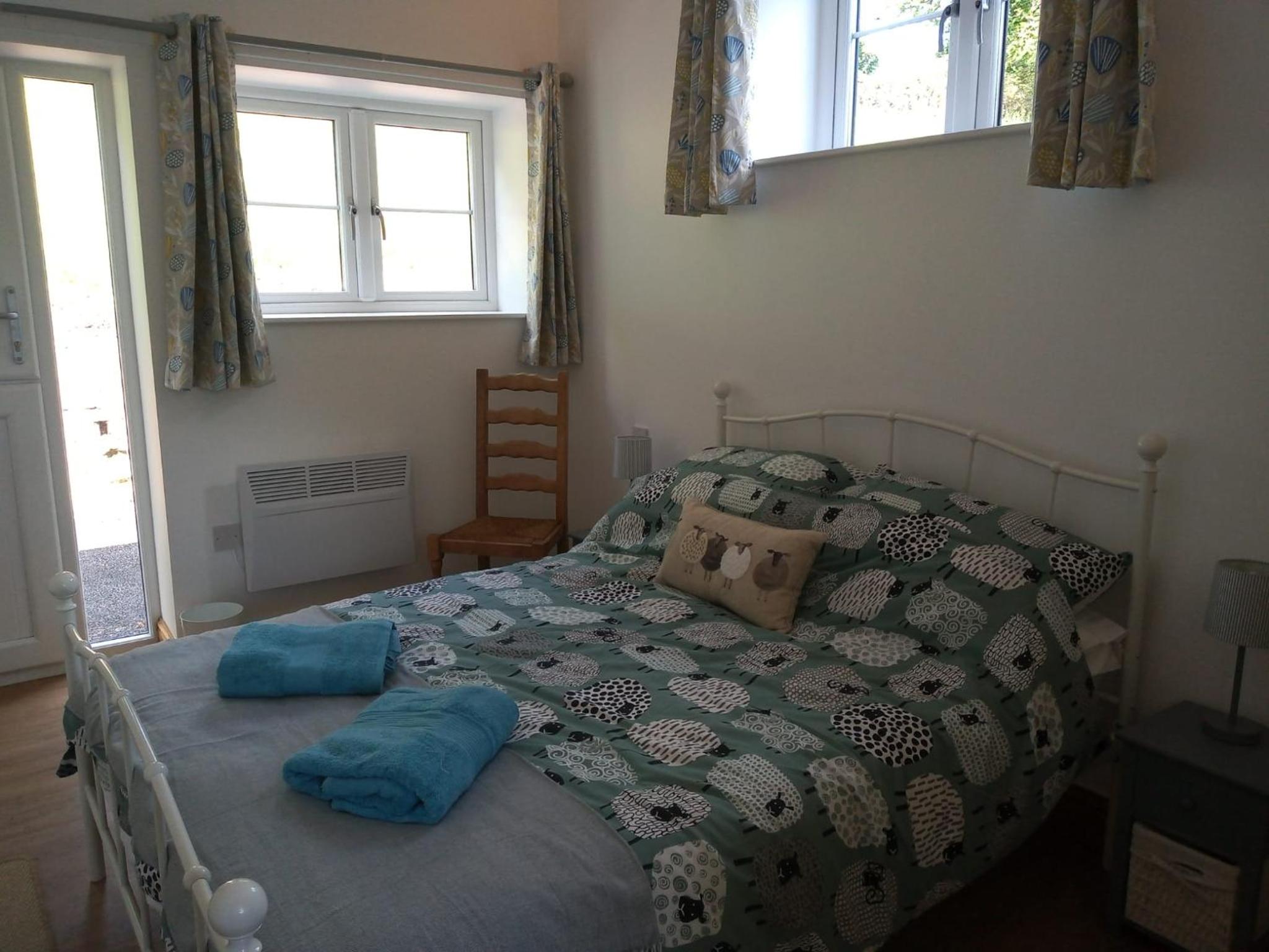Five-Bedroom House photo 1