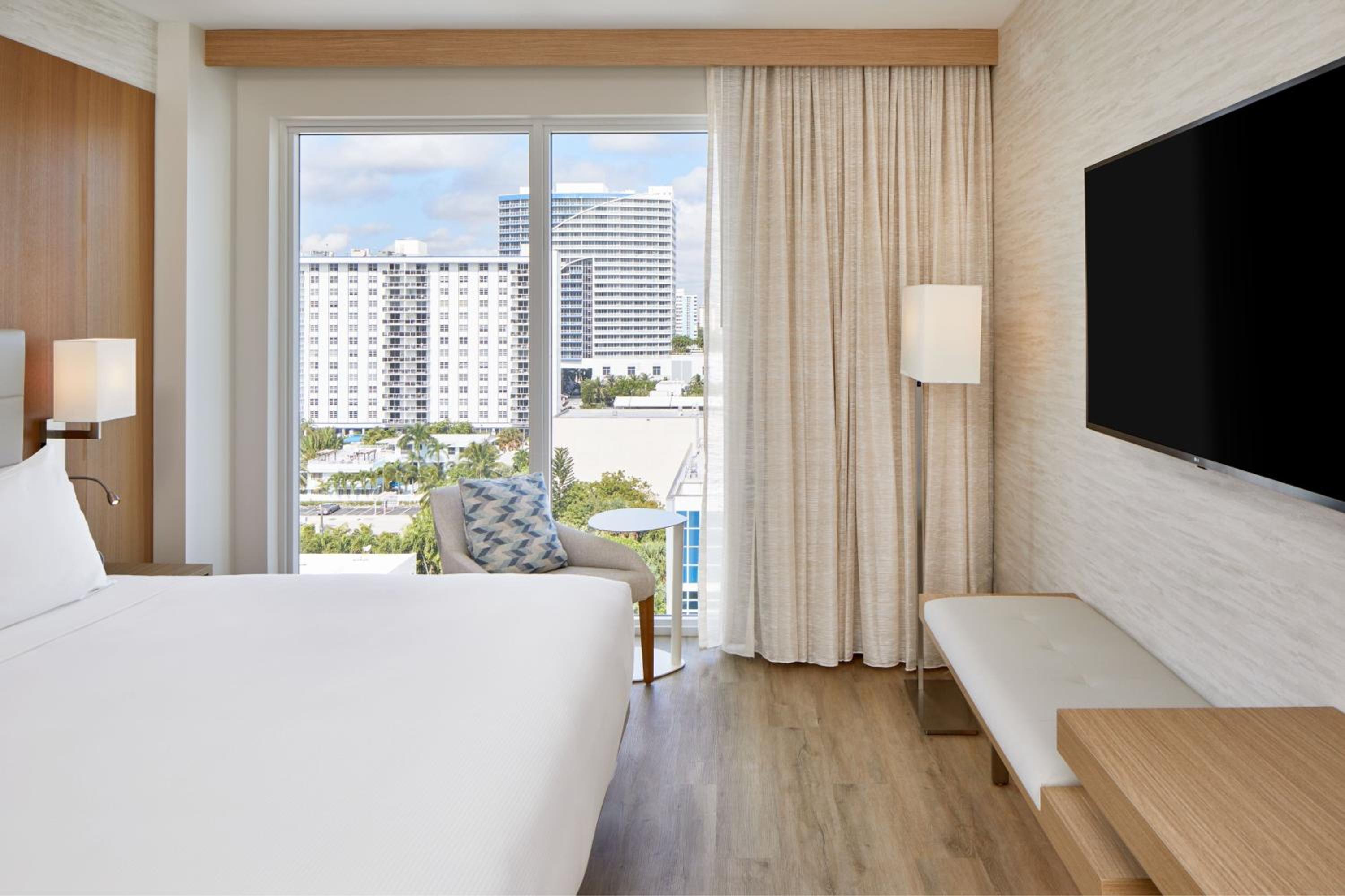 1 King Guest Room, Partial Ocean View - Photo 1