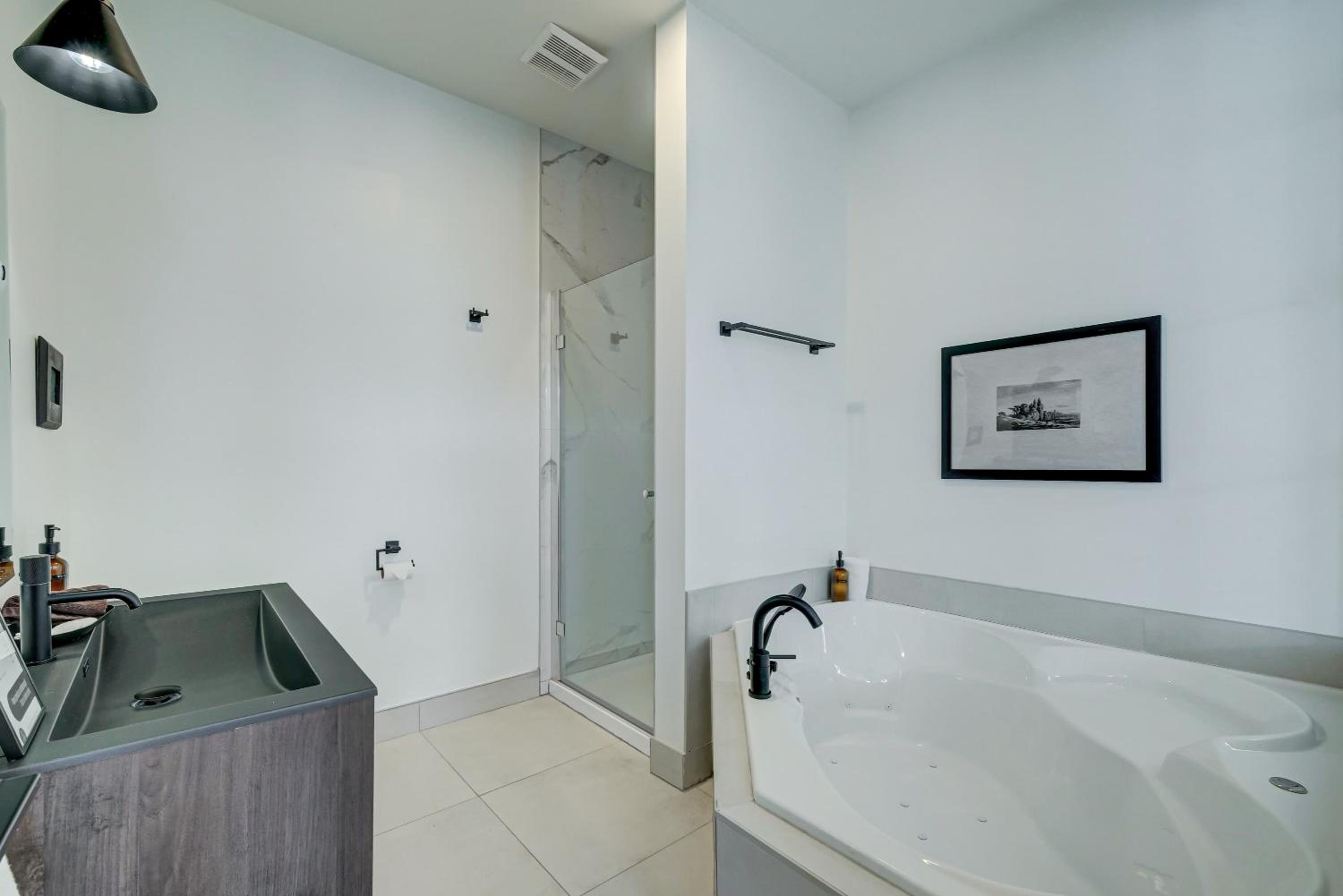 King Suite with Spa Bath photo 3