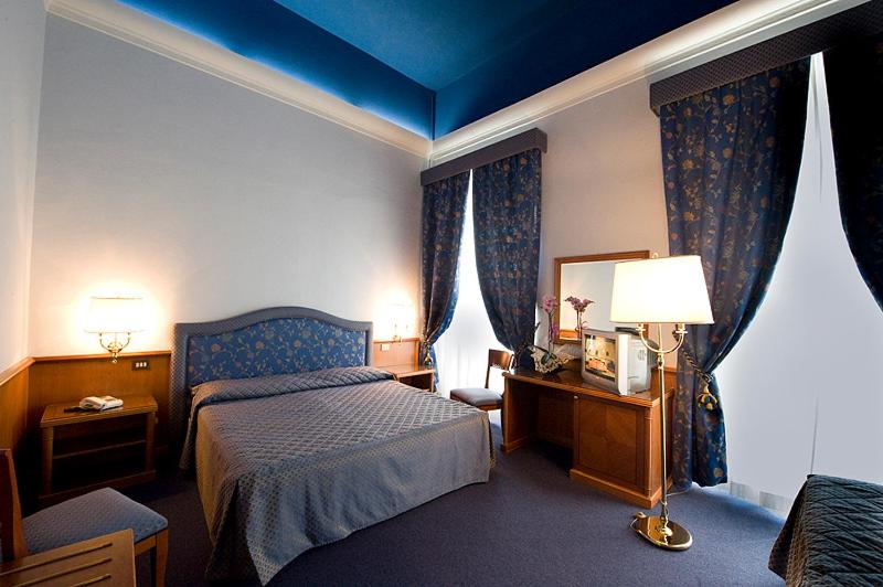 Double or Twin Room with Lake View - Photo 2