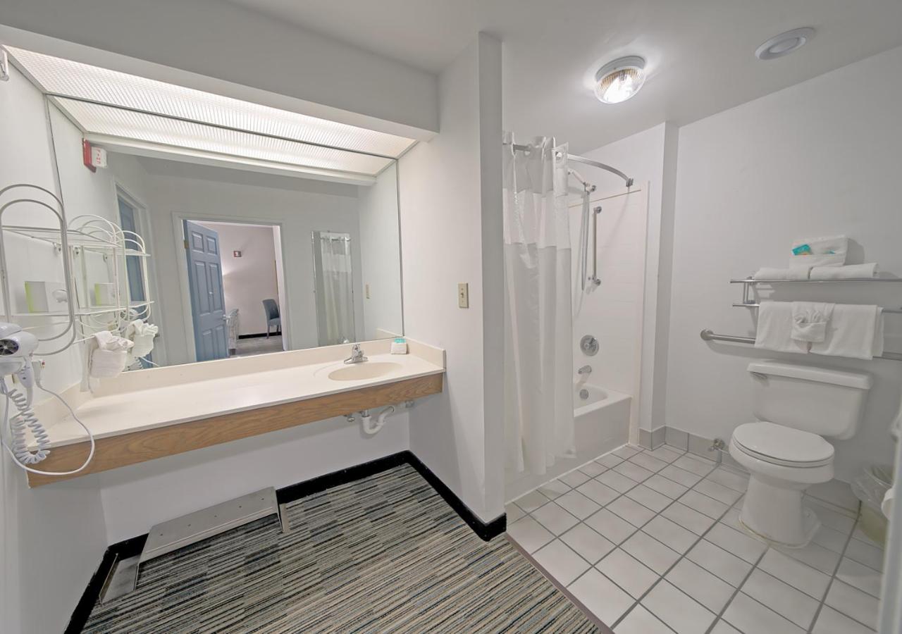 Two-Bedroom Suite - Photo 2