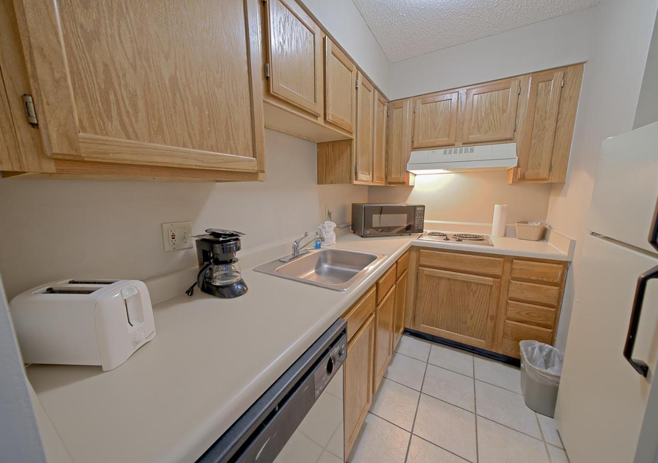 Two-Bedroom Suite - Photo 4
