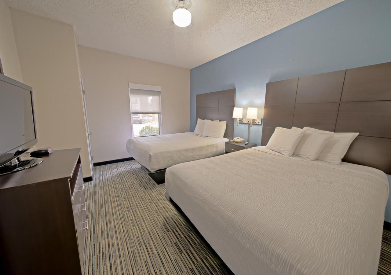 One Bedroom Suite with Sofa Bed photo 1