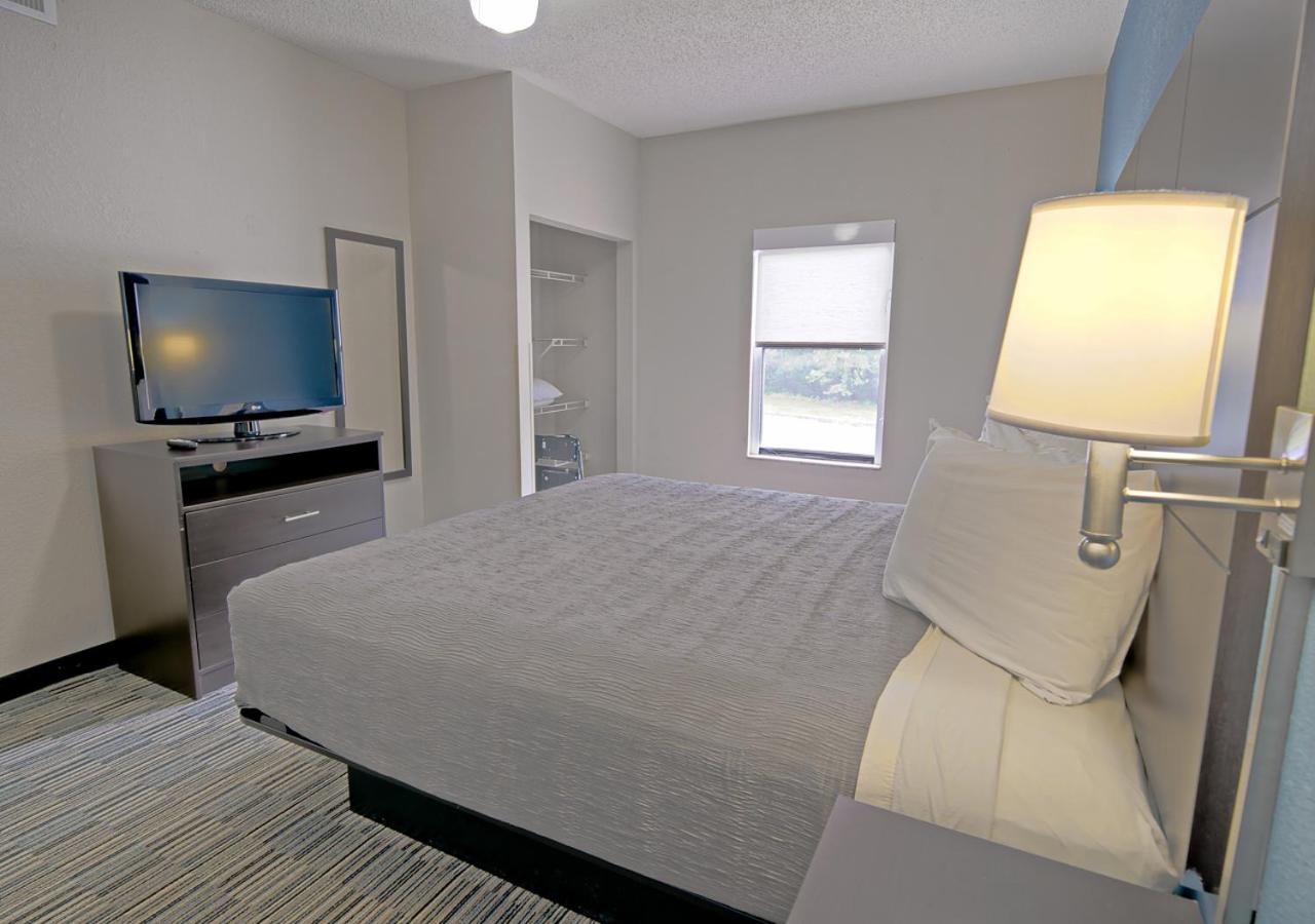Two-Bedroom Suite - Photo 5