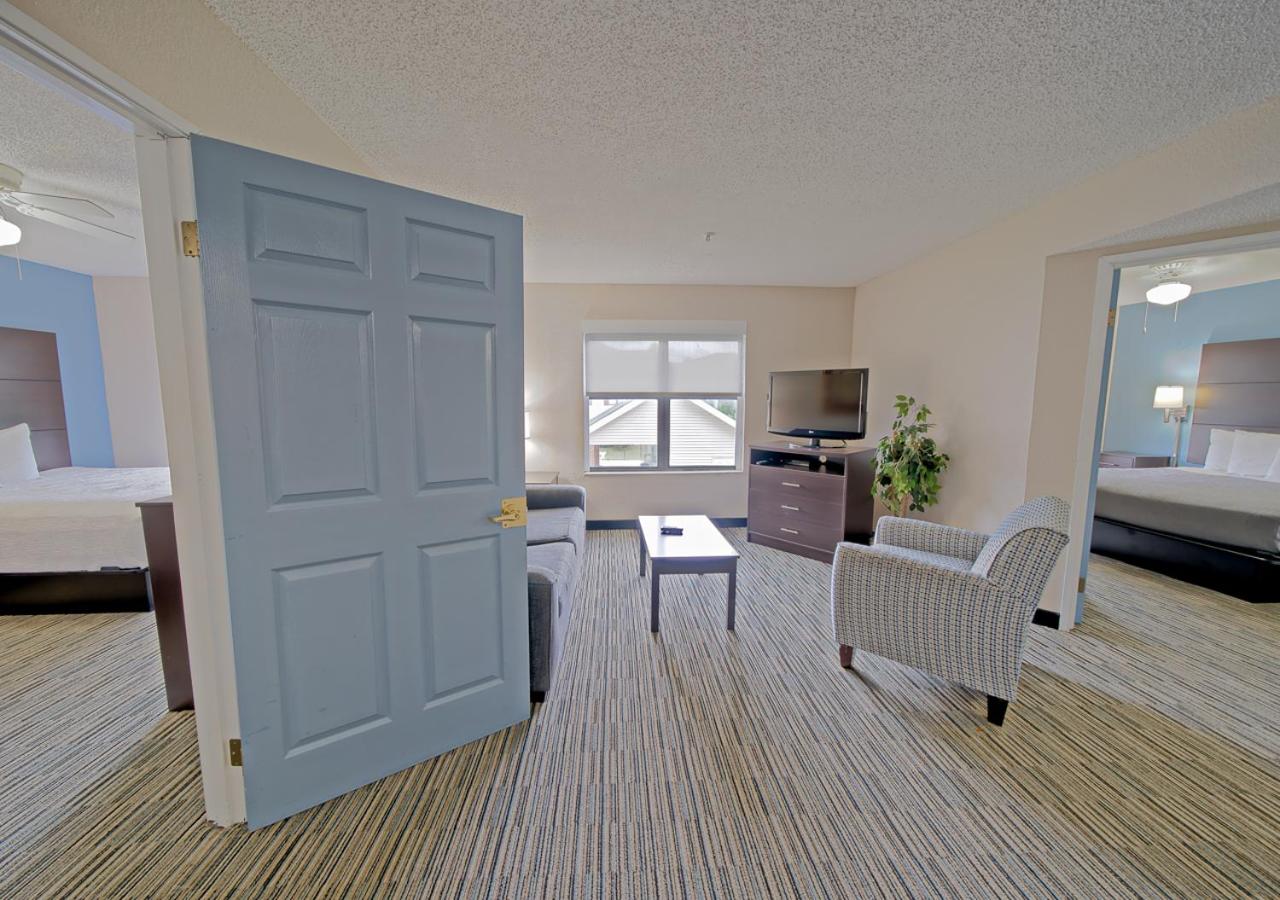 Two-Bedroom Suite - Photo 3