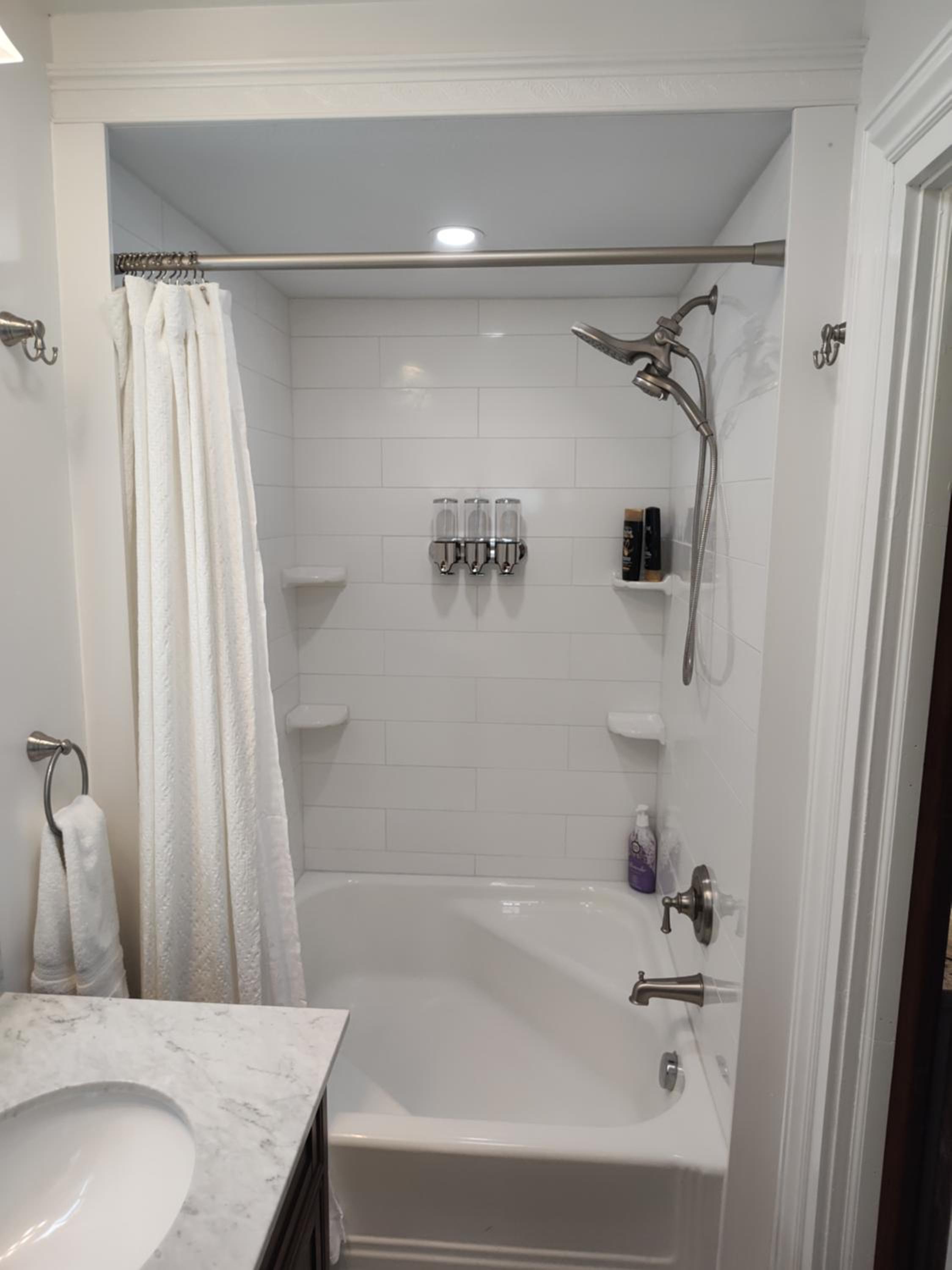 King Room with Balcony - Photo 13