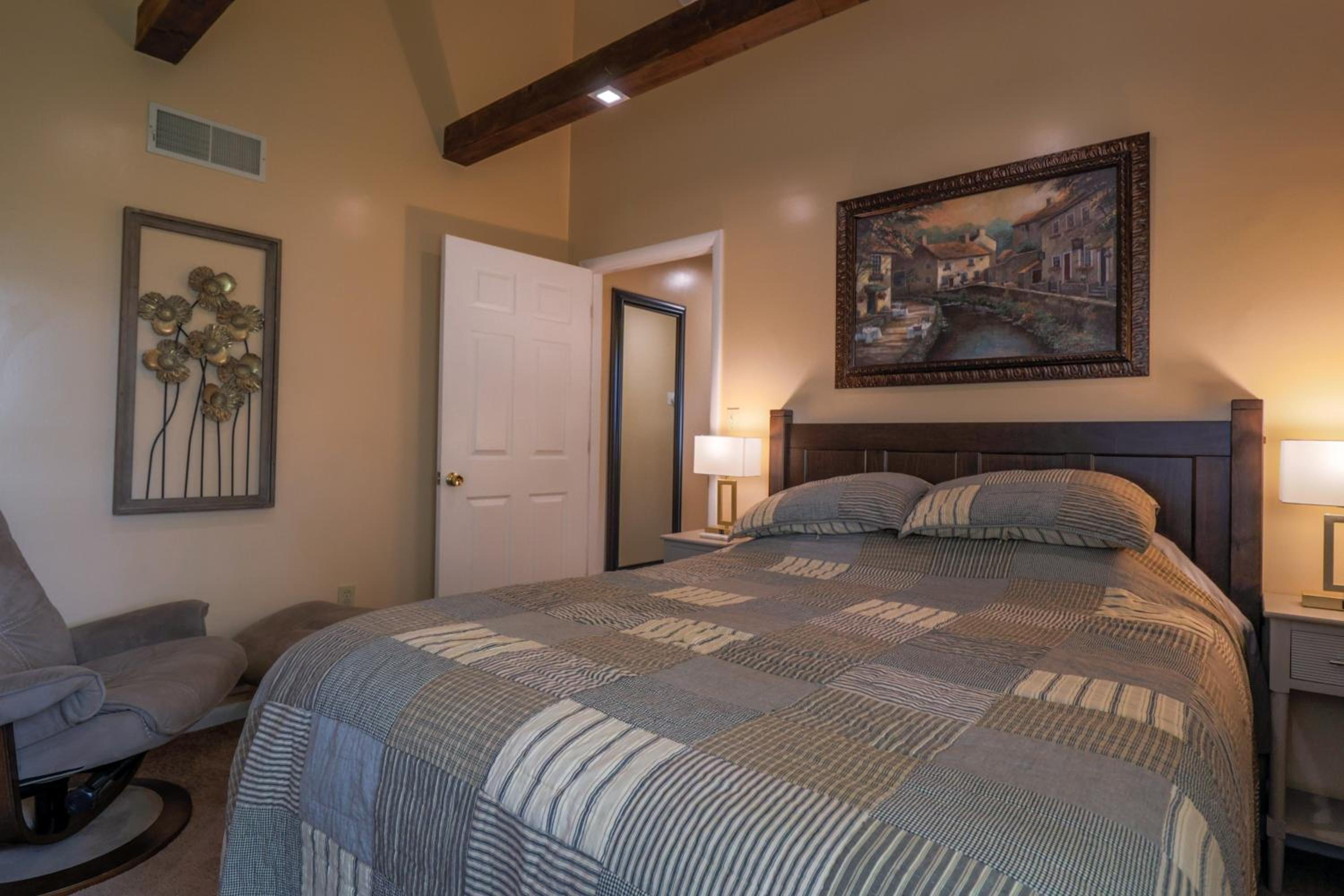 Family Room - Photo 6