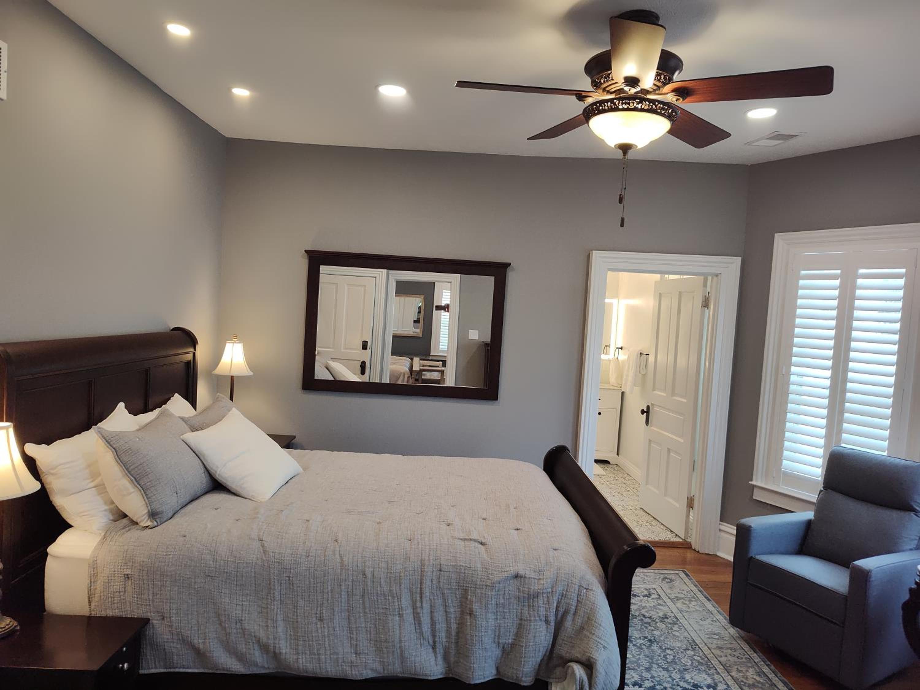 Deluxe Queen Room - Photo 2