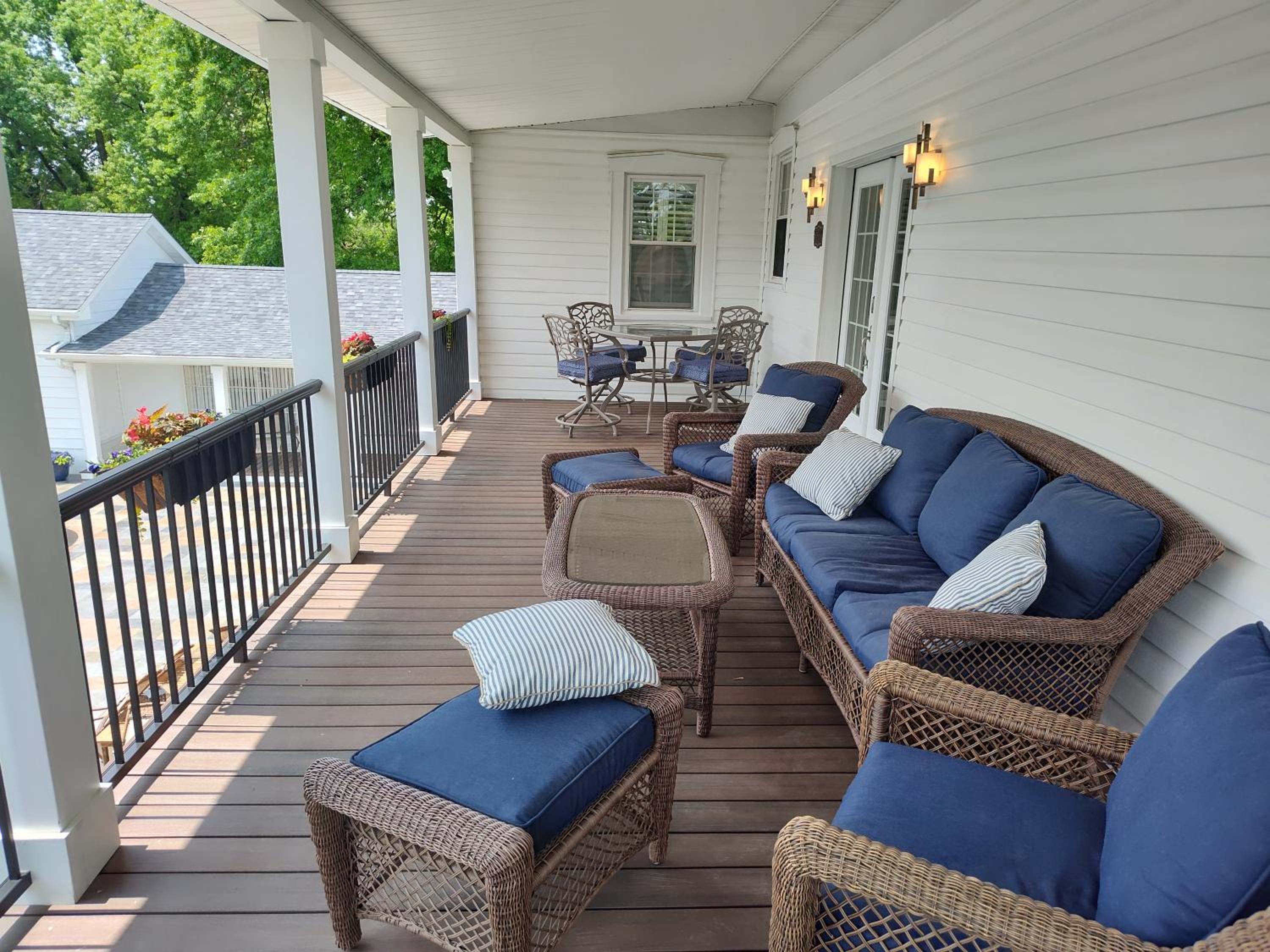 King Room with Balcony - Photo 14