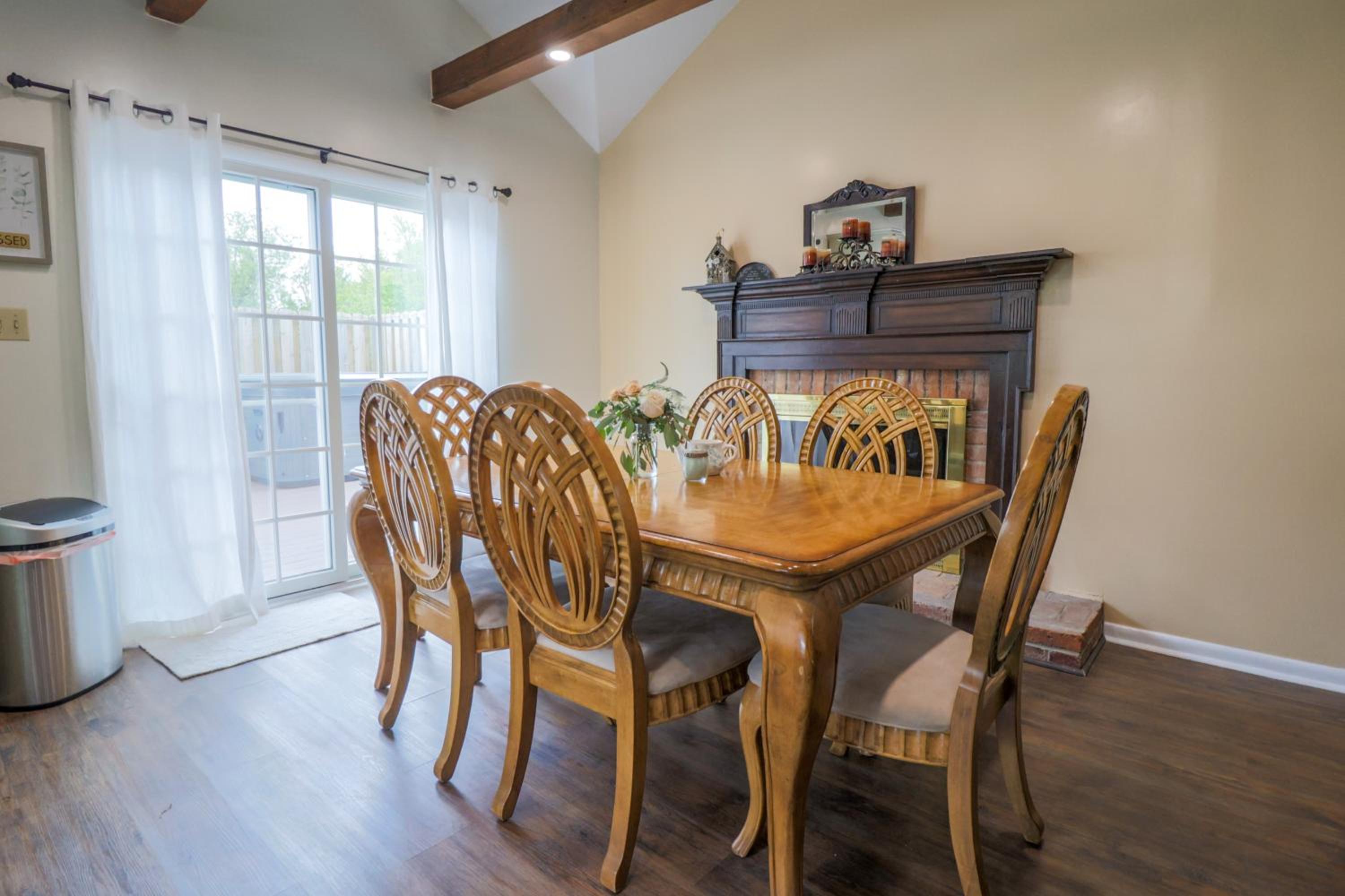Family Room - Photo 2