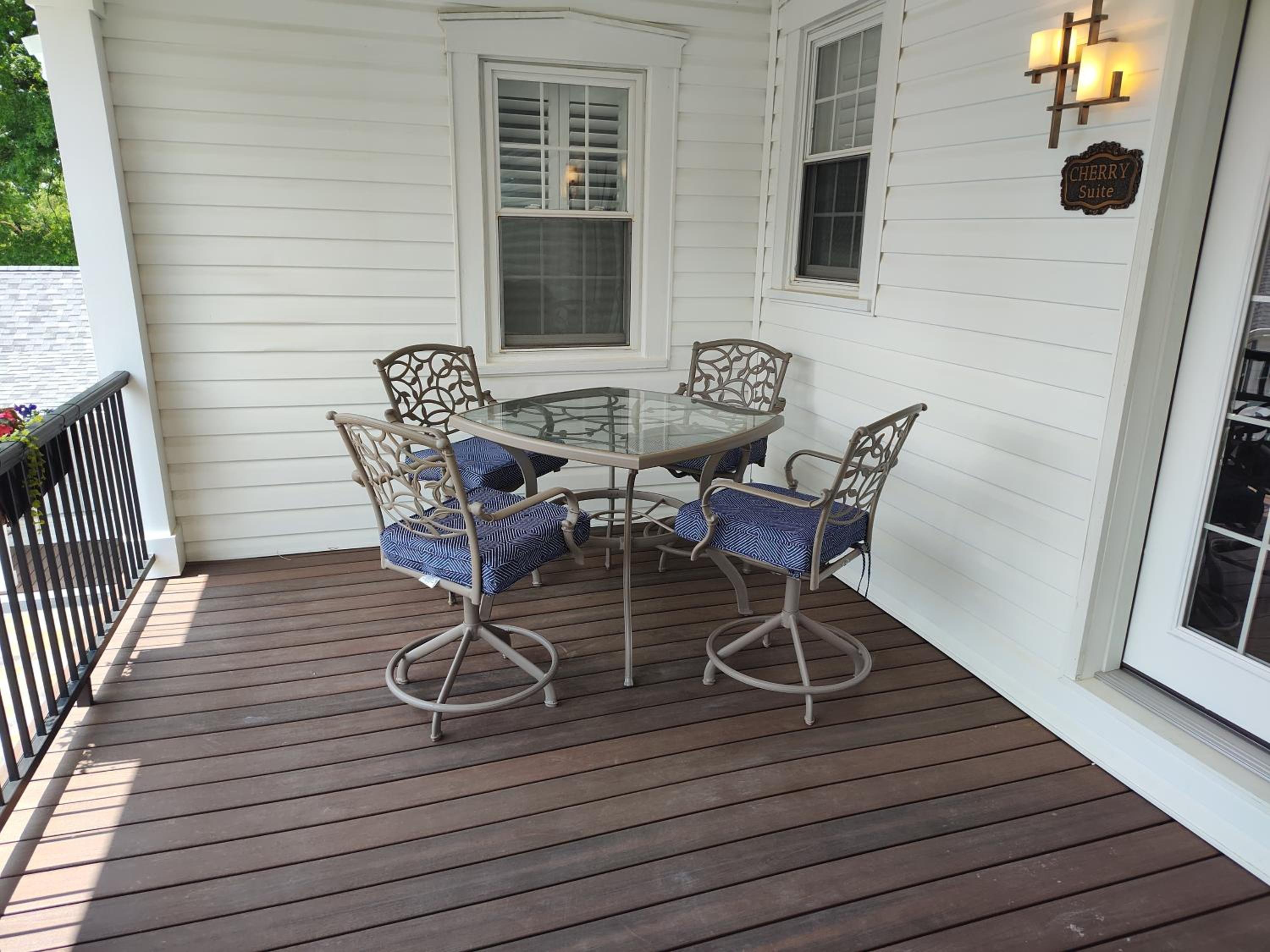 King Room with Balcony - Photo 15