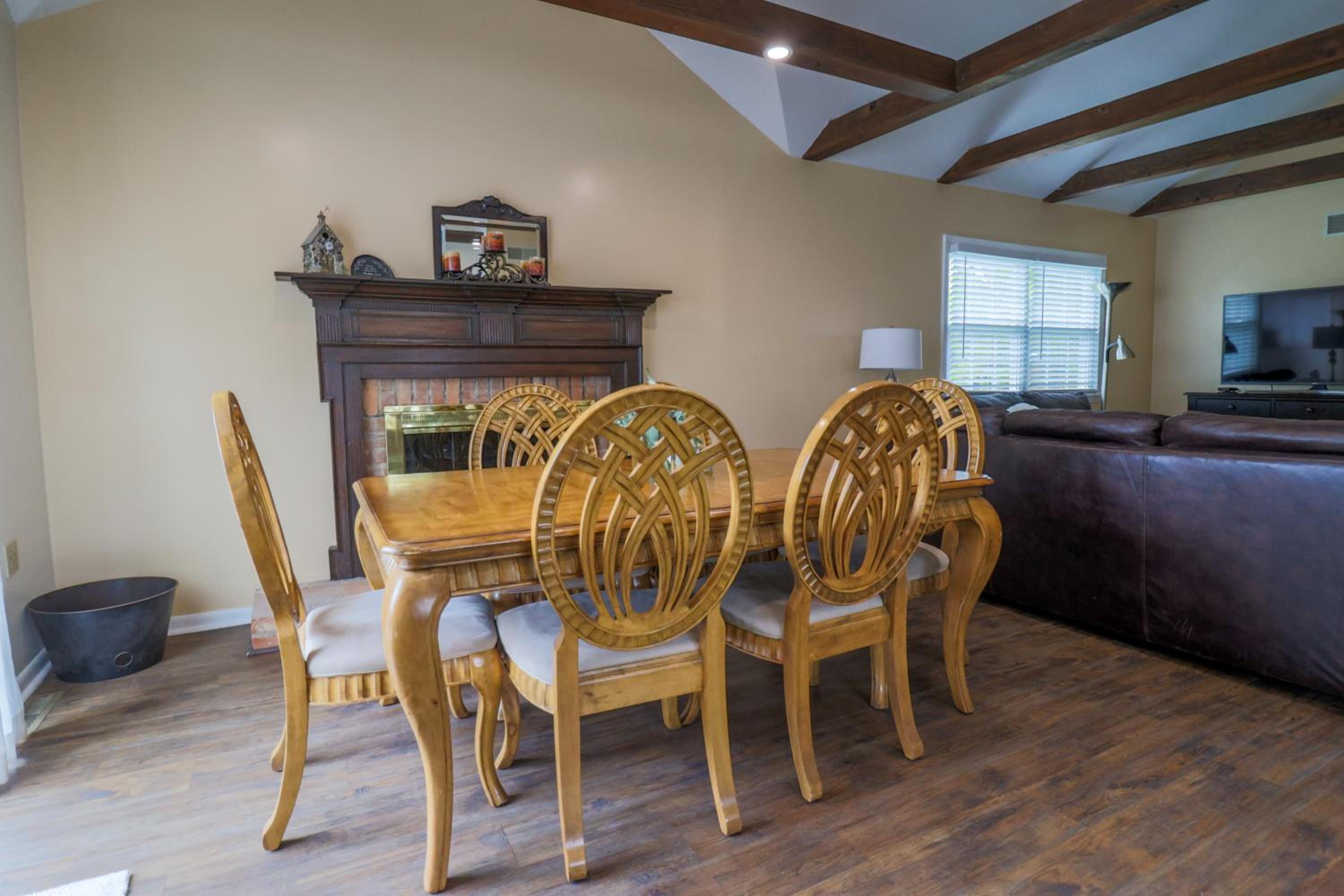 Family Room - Photo 13