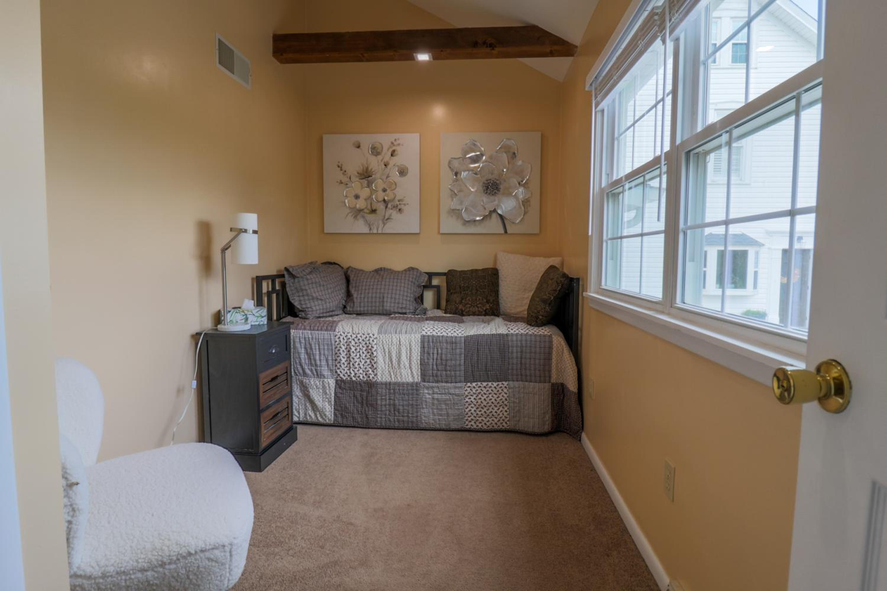 Family Room - Photo 3