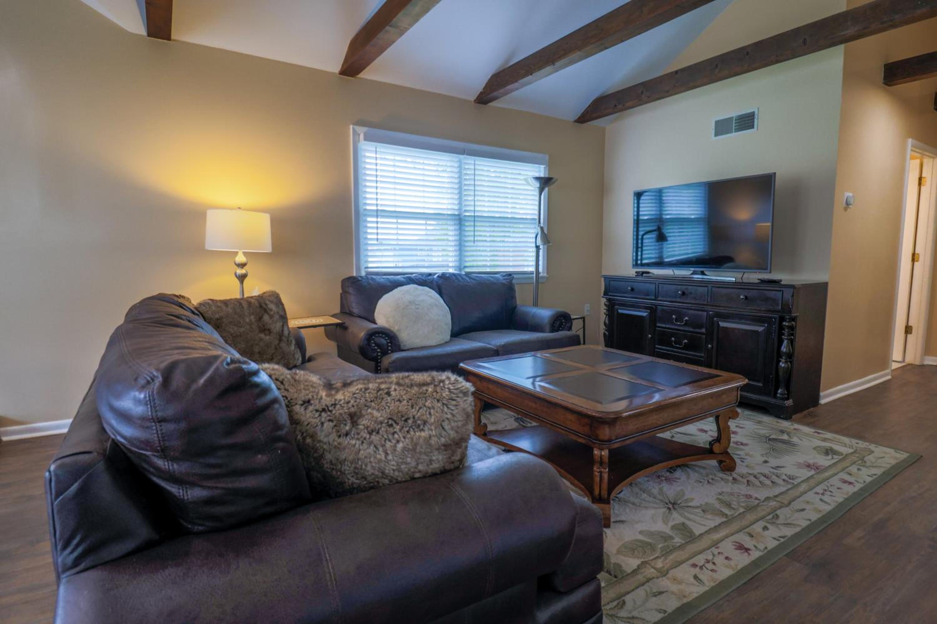 Family Room - Photo 9
