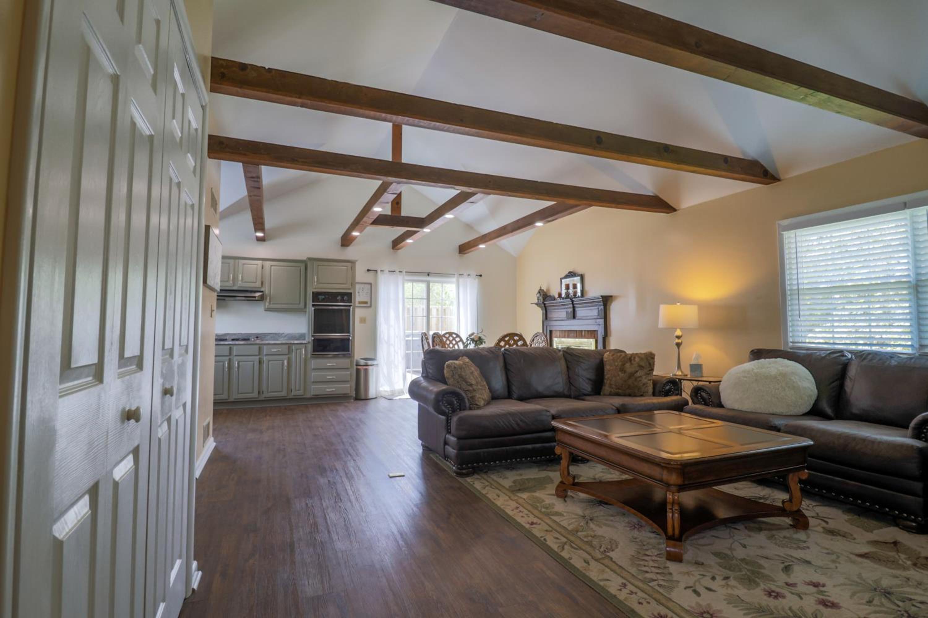 Family Room - Photo 18
