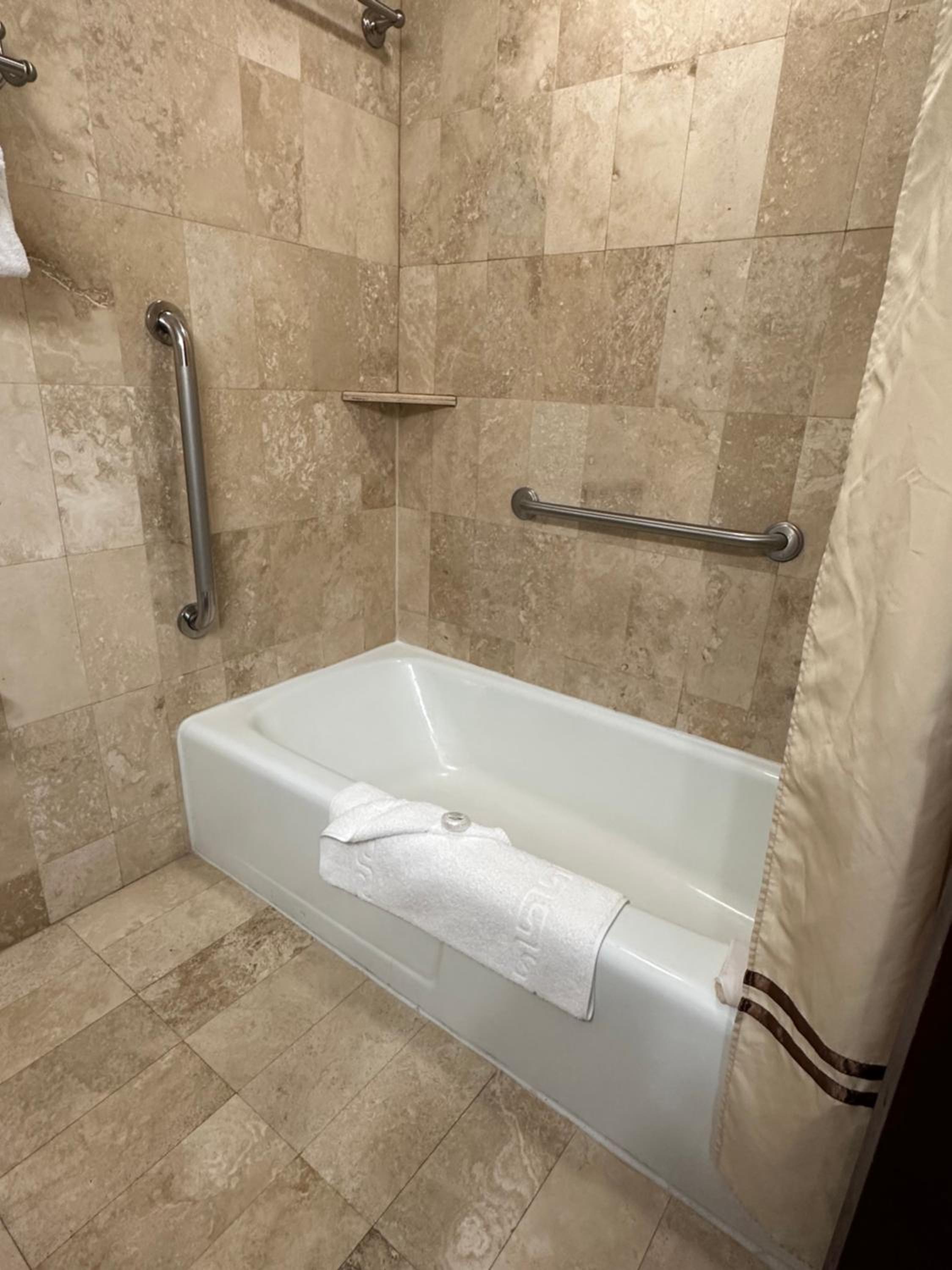 Queen Room - Disability Access - Photo 2