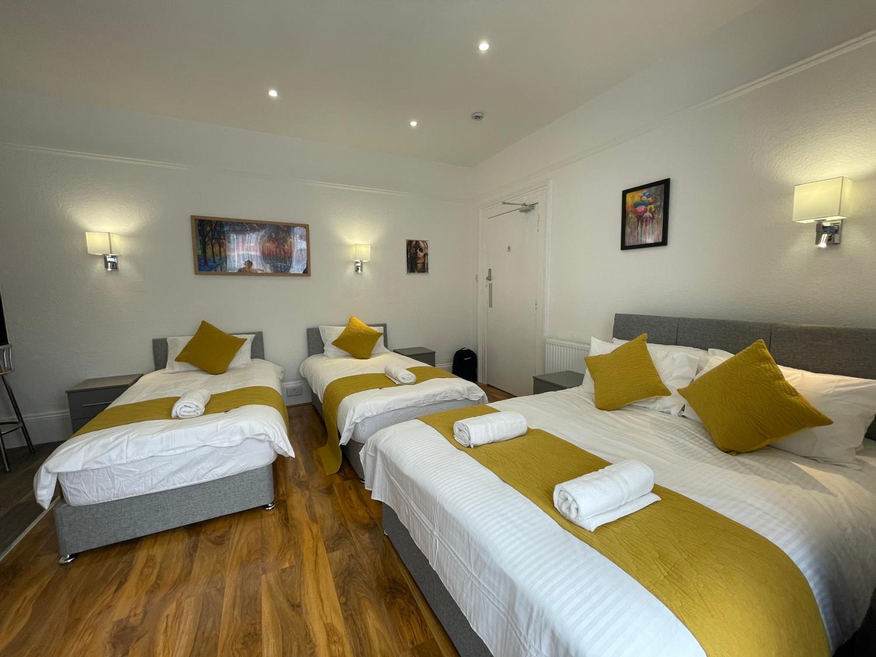 Quadruple Room With Private Bathroom photo 1