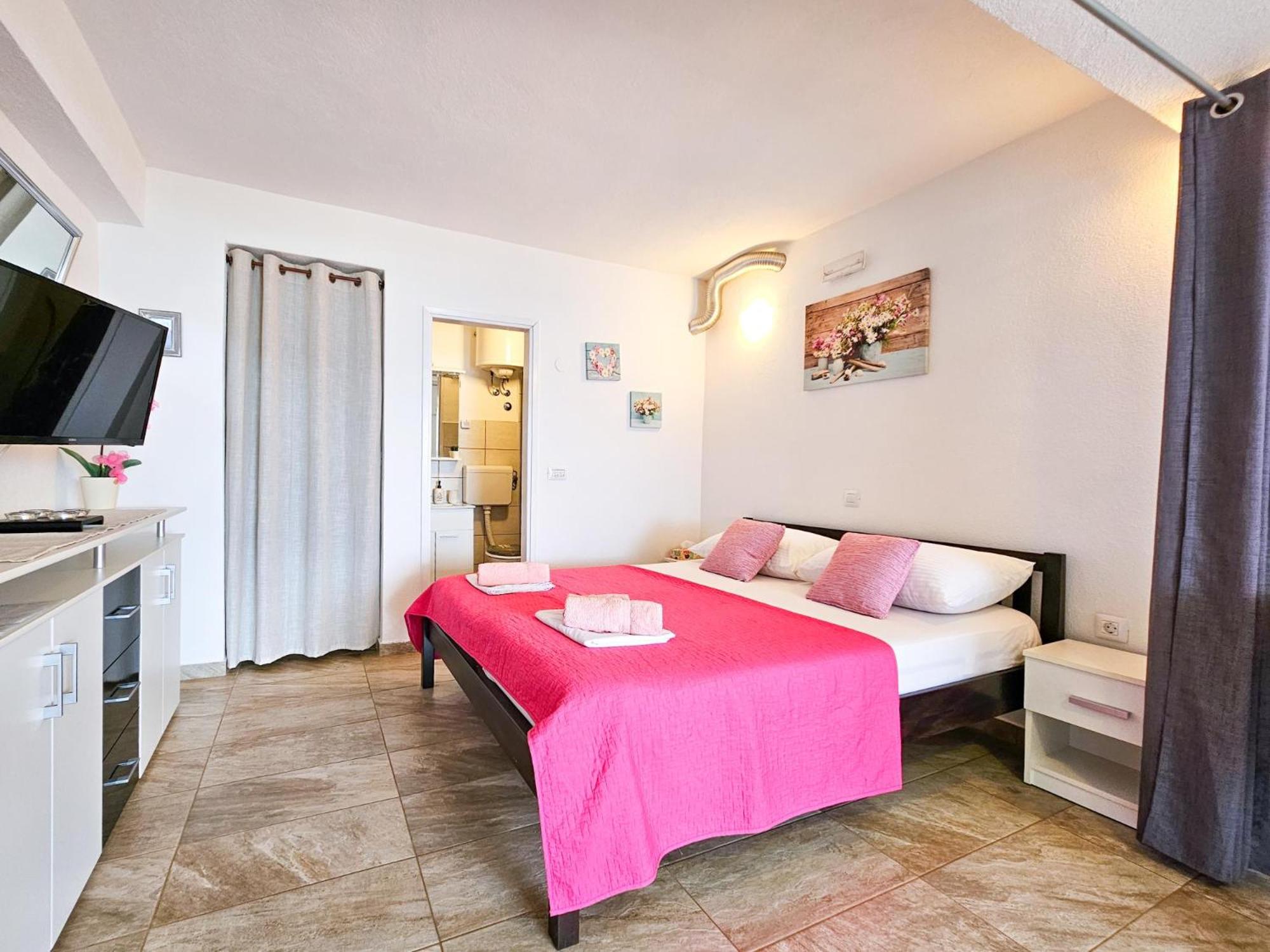 Studio Apartment with Sea View photo 2