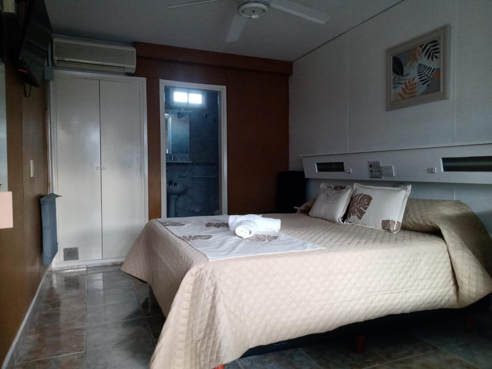 Double Room with Private Bathroom photo 1