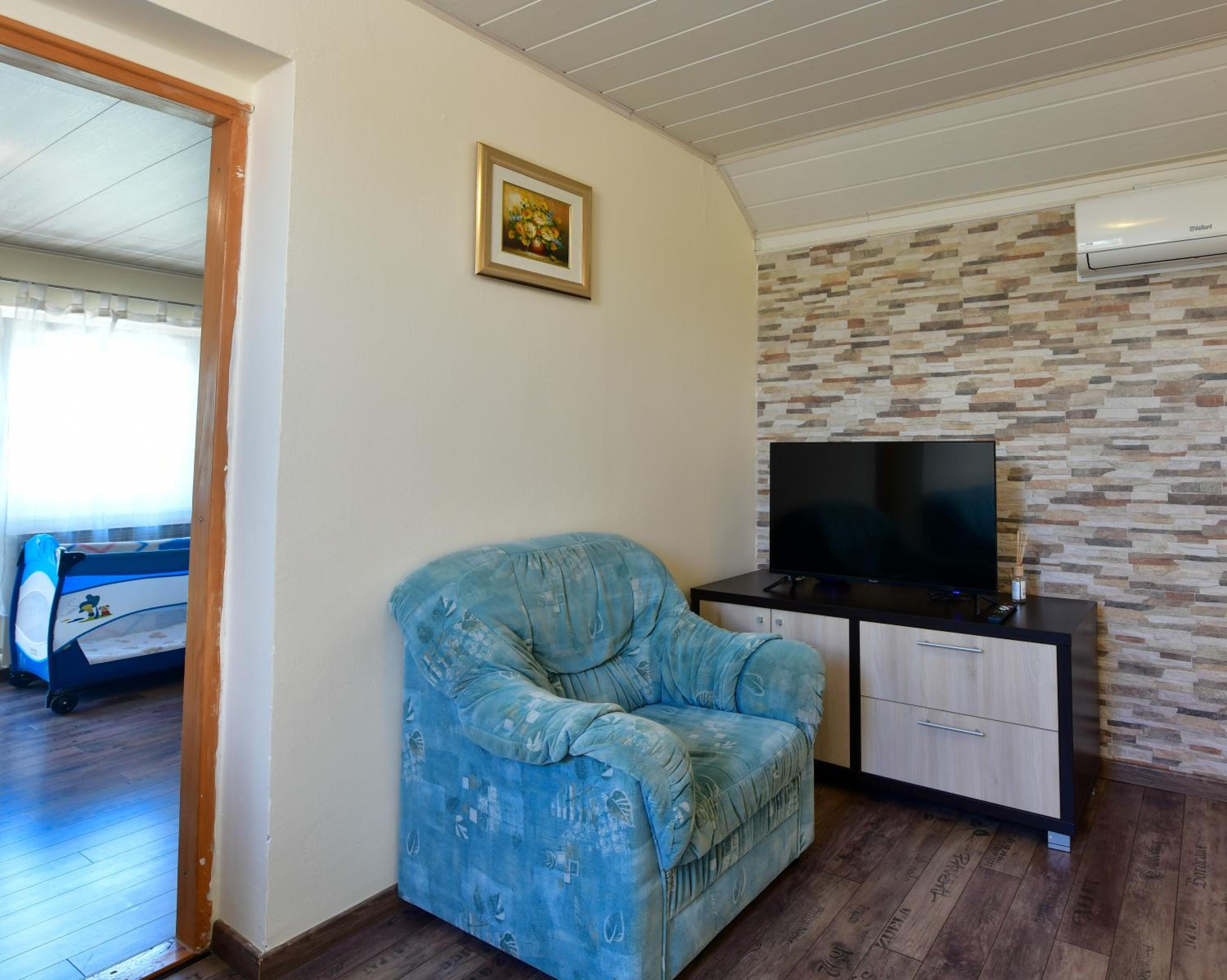 Two-Bedroom Apartment - Photo 7