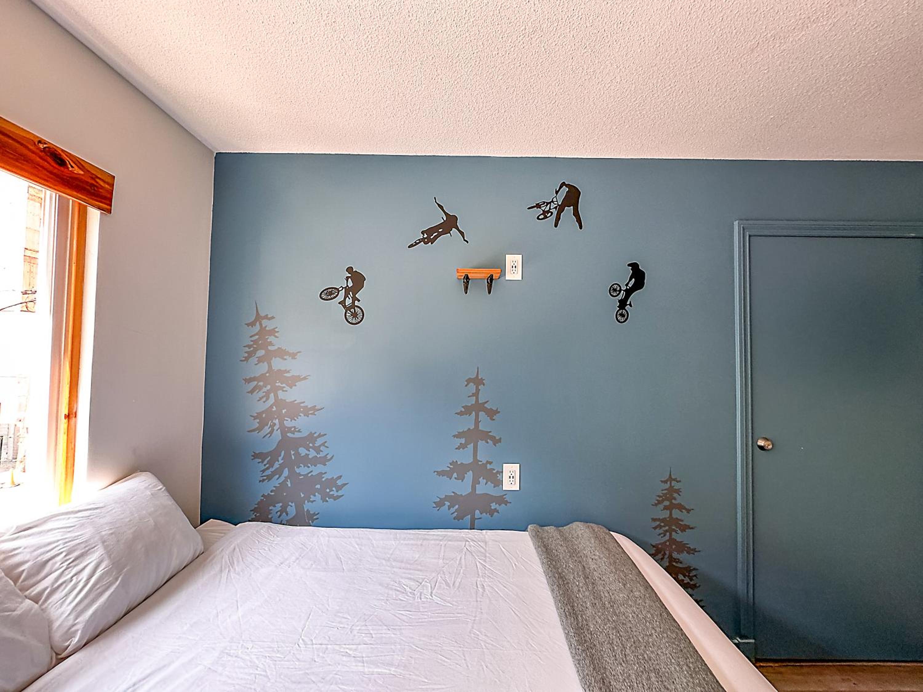Basic Room, 1 Queen and Twin Bunk (Above LOUD Pub) - Photo 3