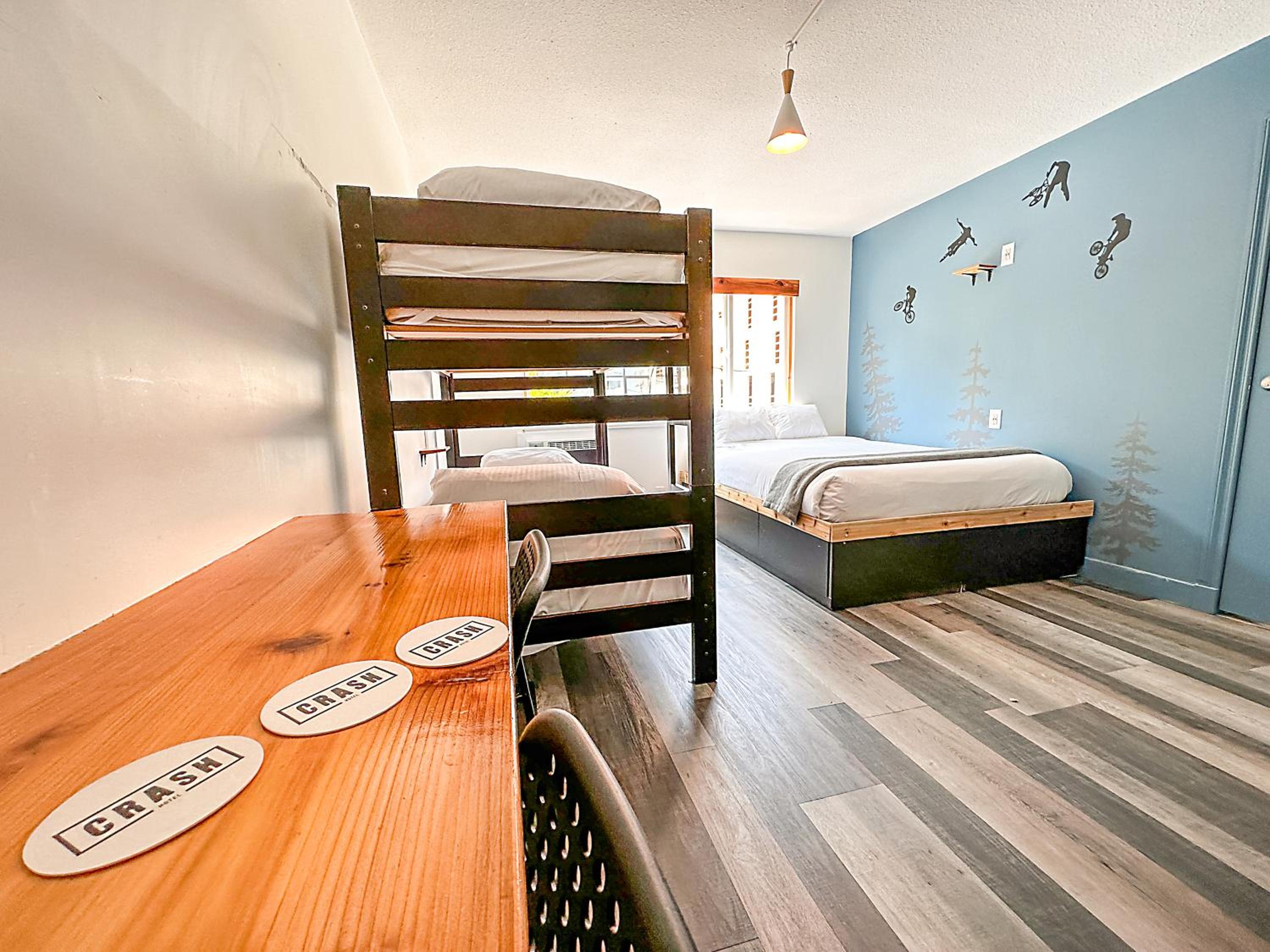 Basic Room, 1 Queen and Twin Bunk (Above LOUD Pub) - Photo 2