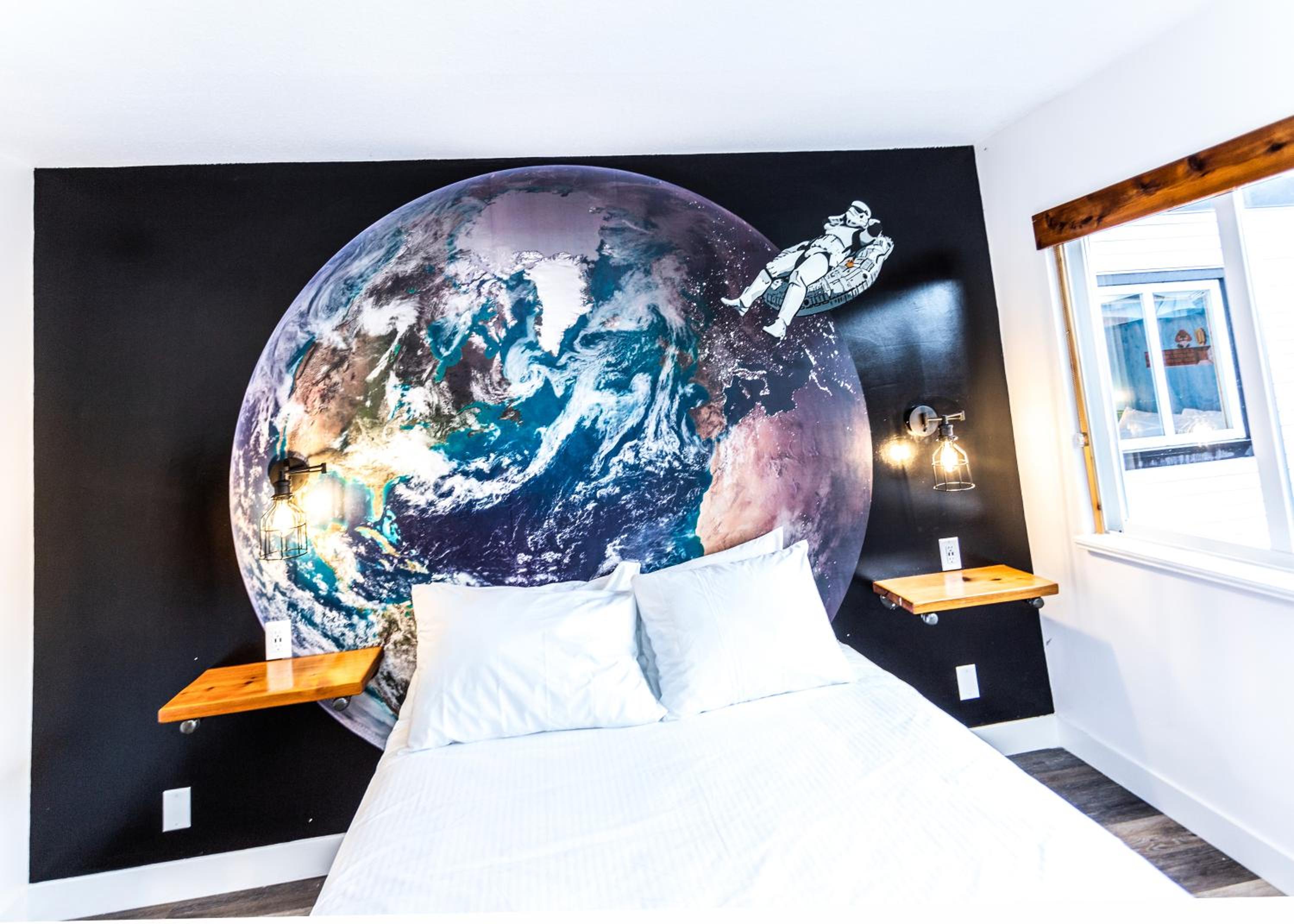 Queen Room photo 2