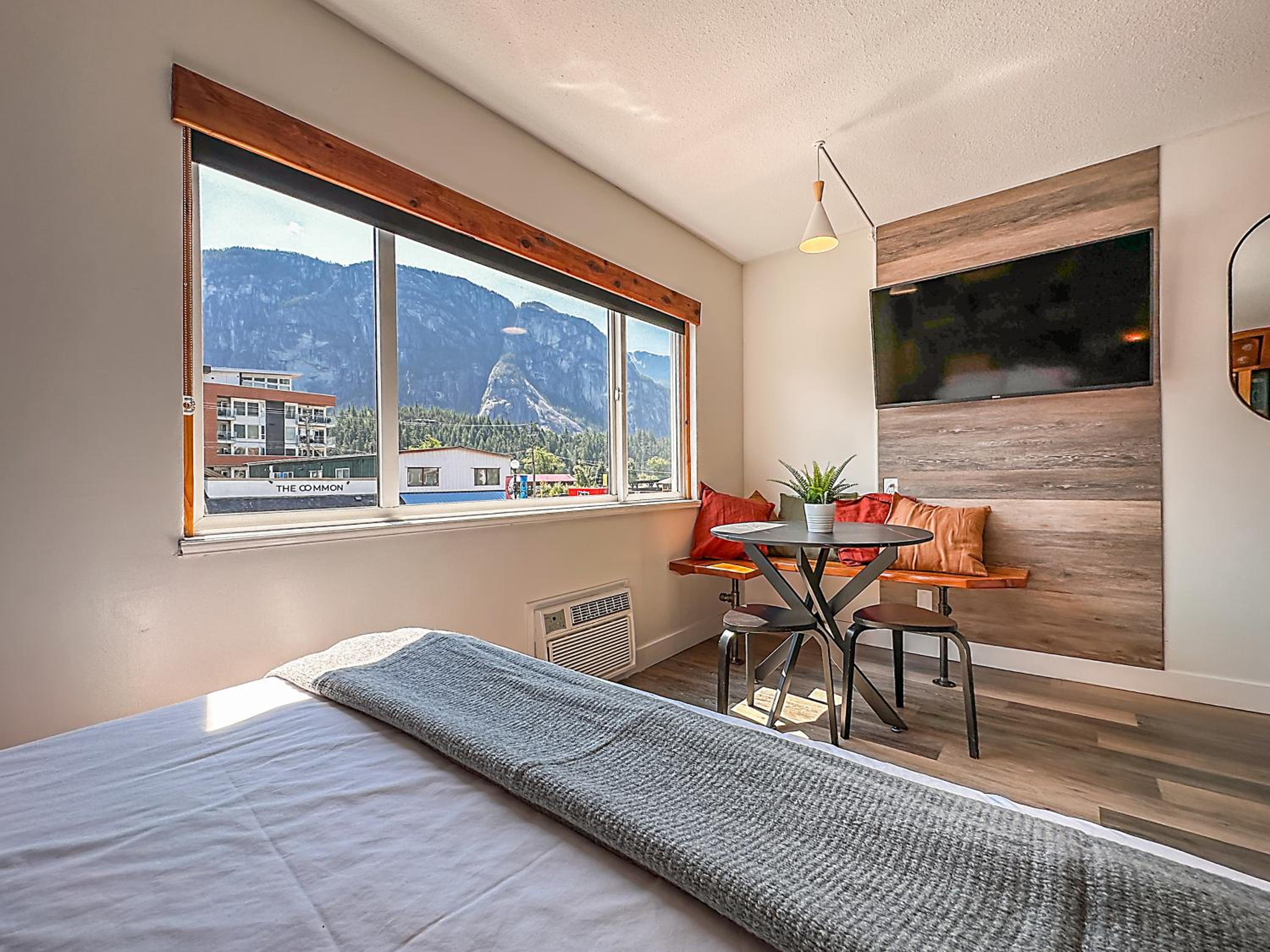 Designer Room, Two Queen Beds, Kitchenette, Mountain View photo 2