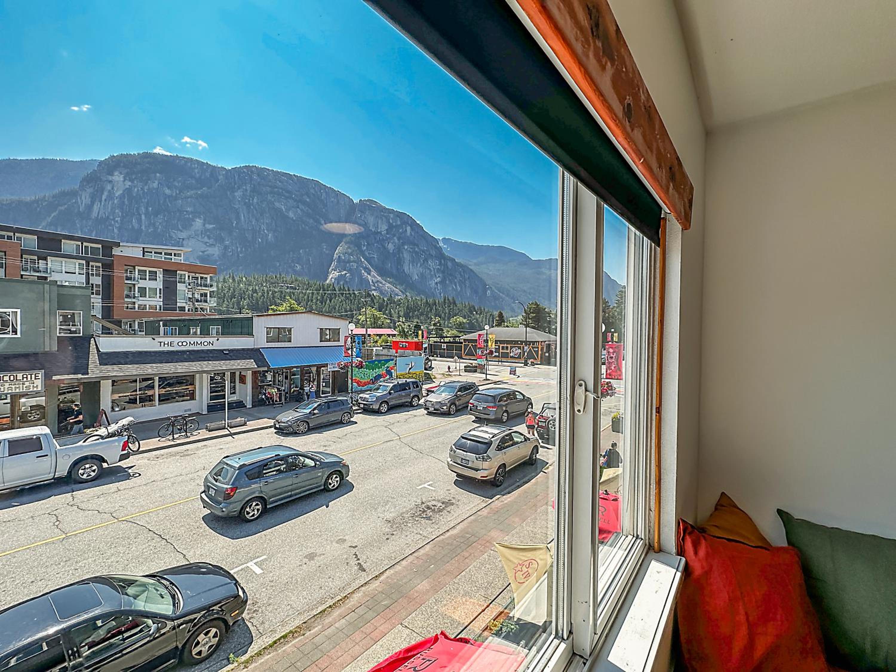 Designer Room, Two Queen Beds, Kitchenette, Mountain View photo 3