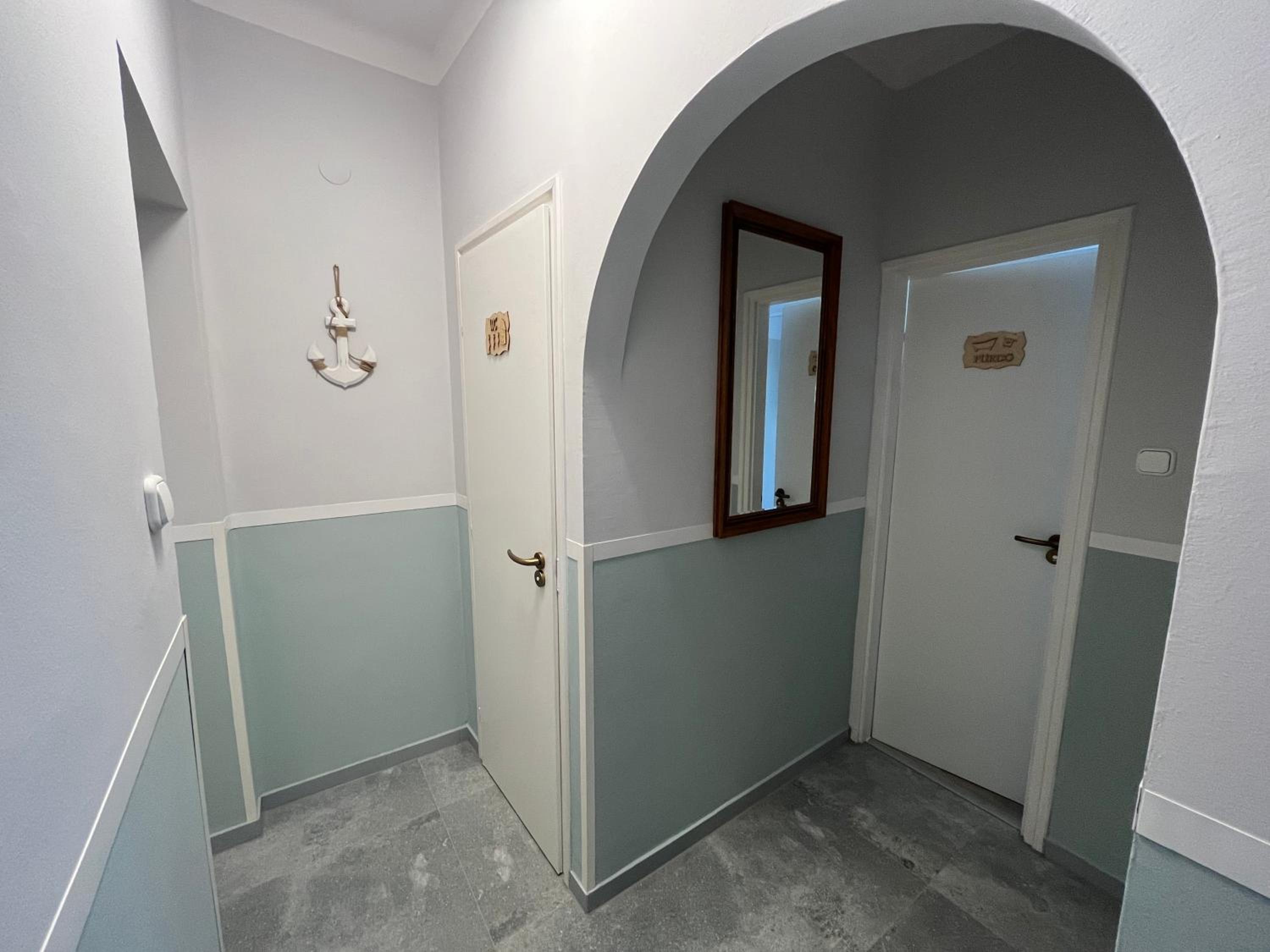 Standard Twin Room With Shared Bathroom photo 3