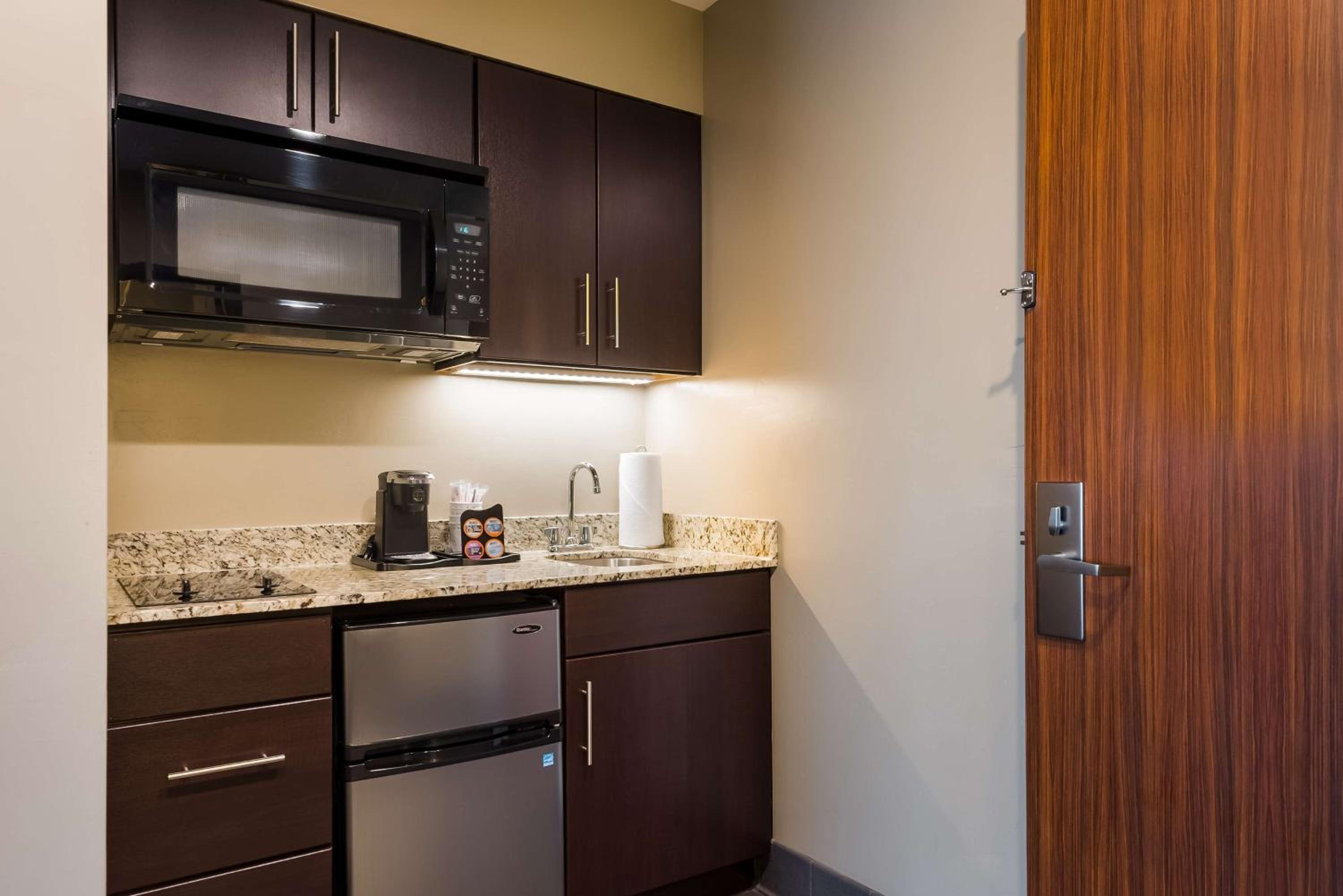 Queen Room with Two Queen Beds and Kitchenette - Pet Friendly - Non-Smoking
