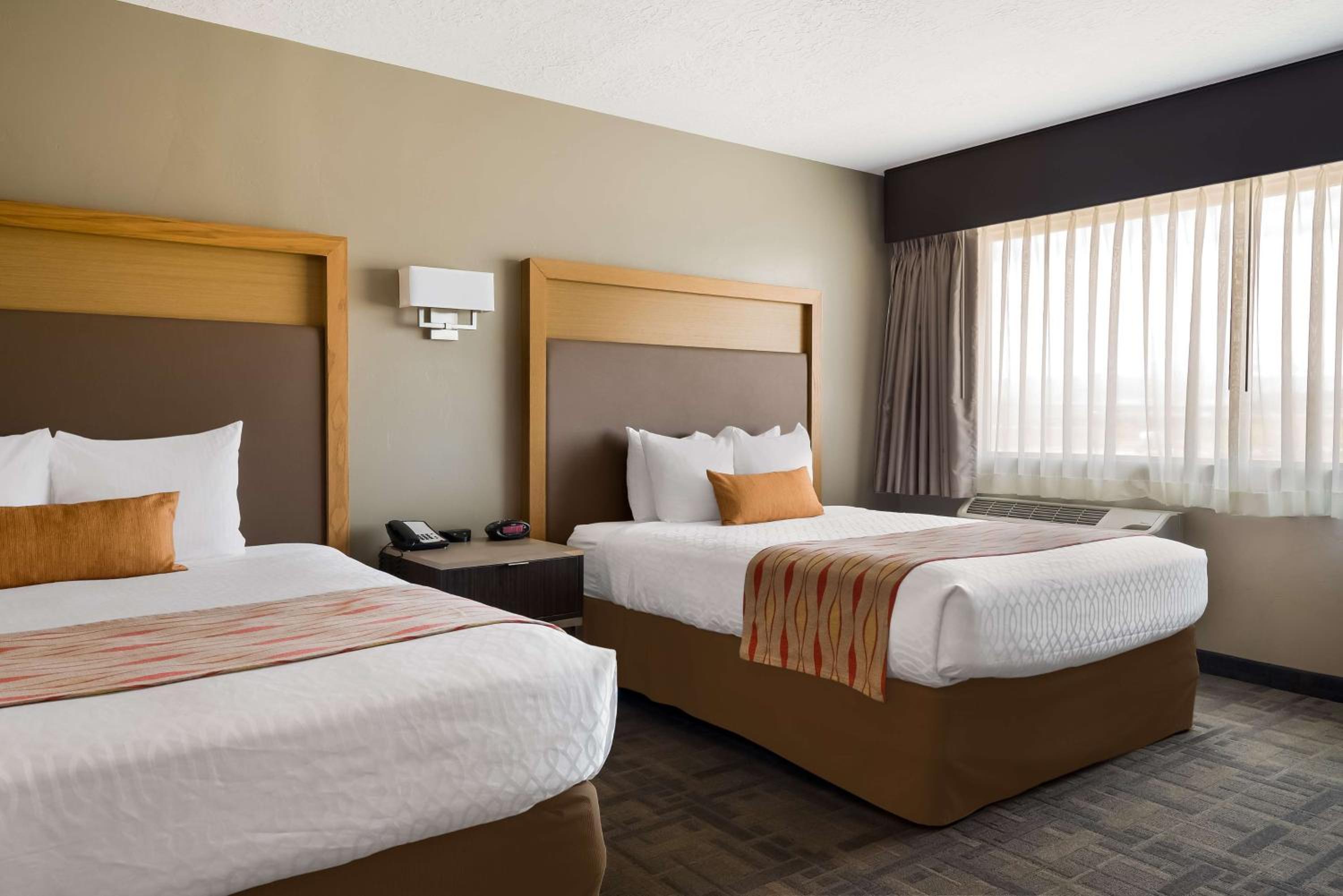 Queen Suite with Two Queen Beds - Non-Smoking photo 1