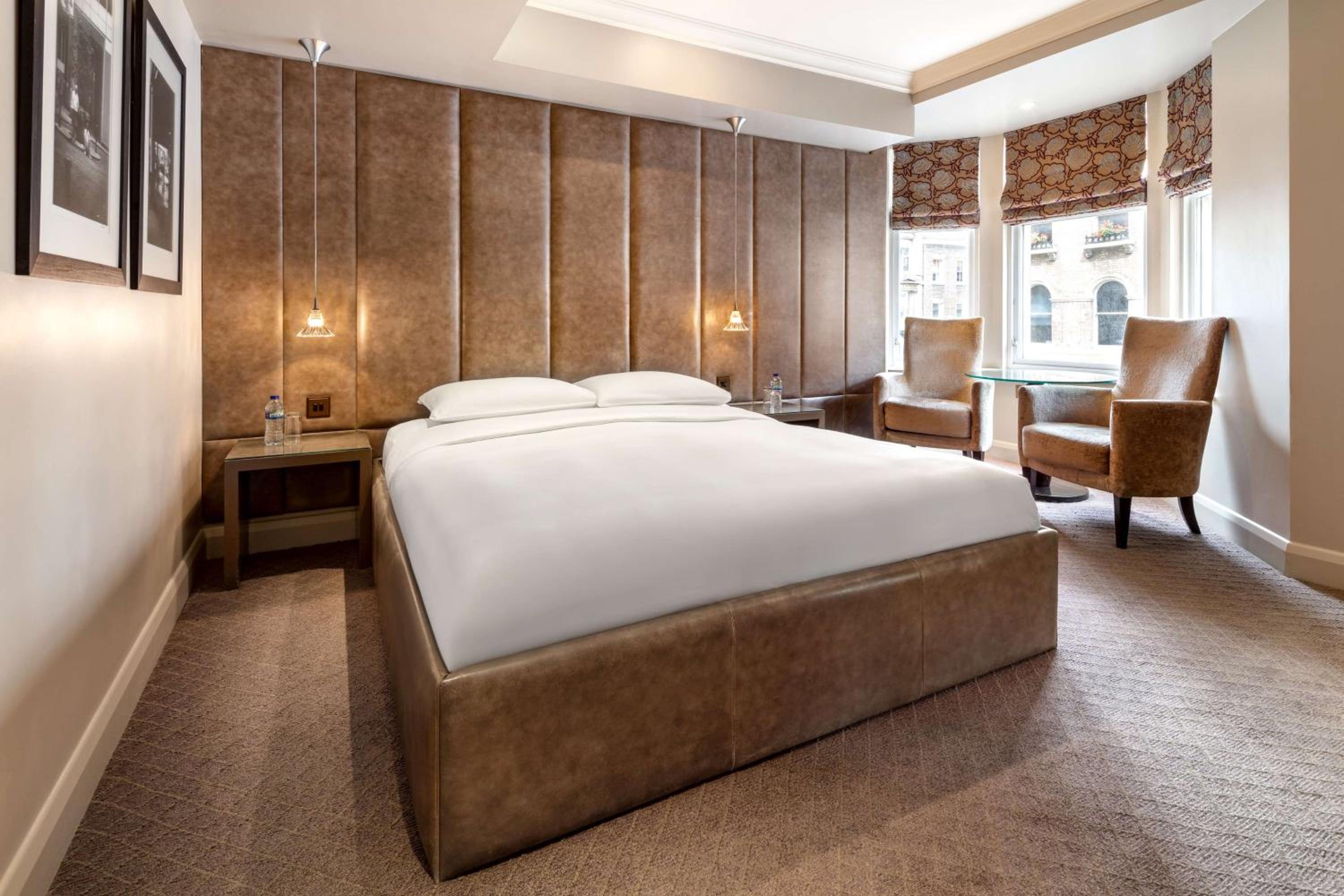 Premium King Room thumbnail 6