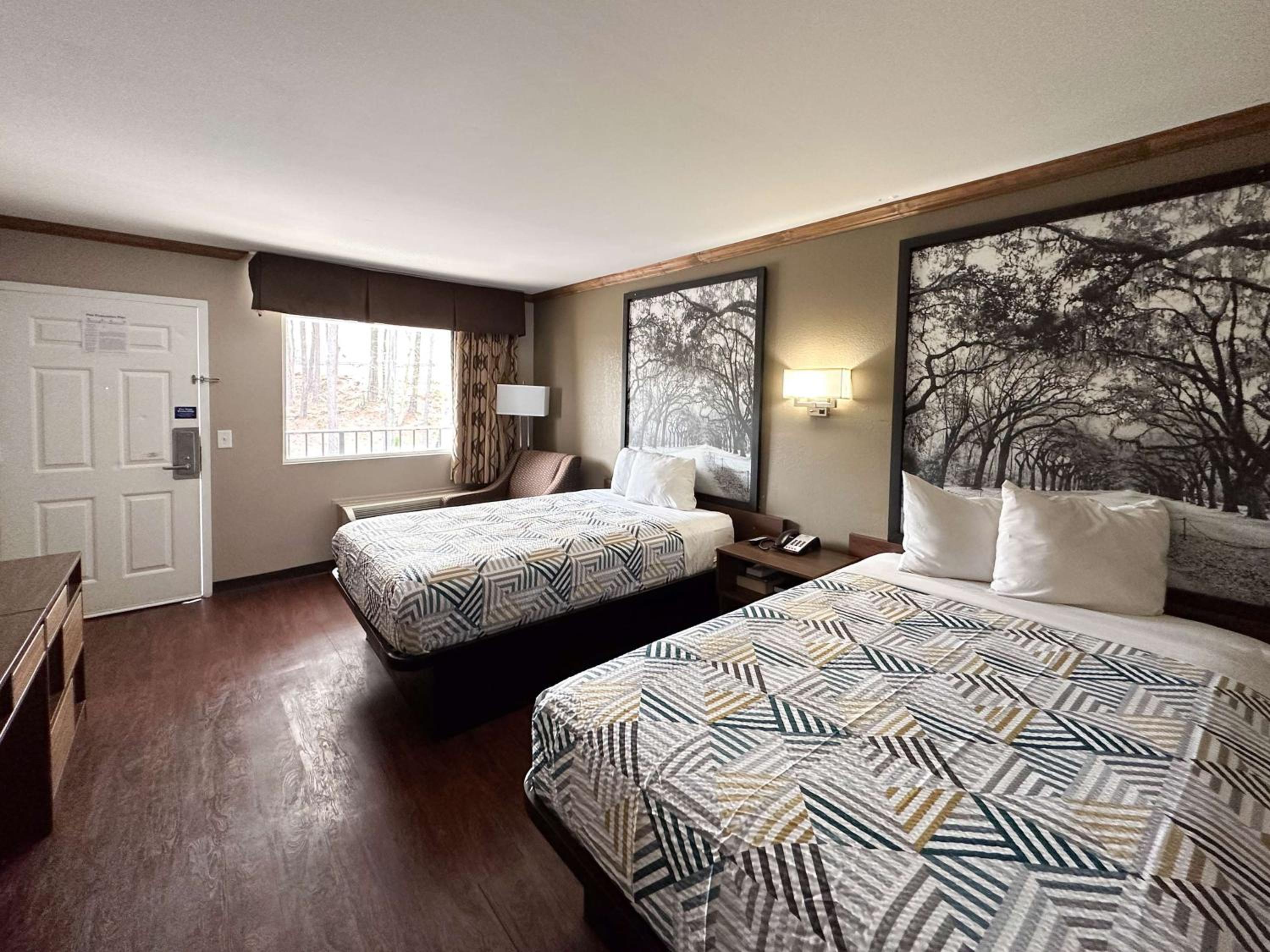 Quadruple Room - Non-Smoking - Photo 1