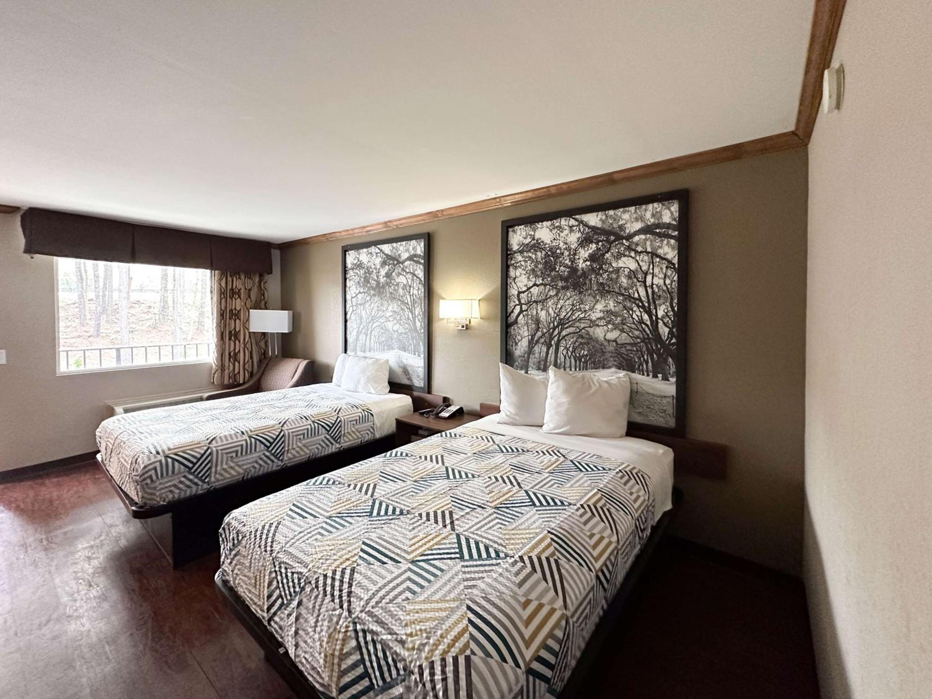 Quadruple Room - Non-Smoking - Photo 5