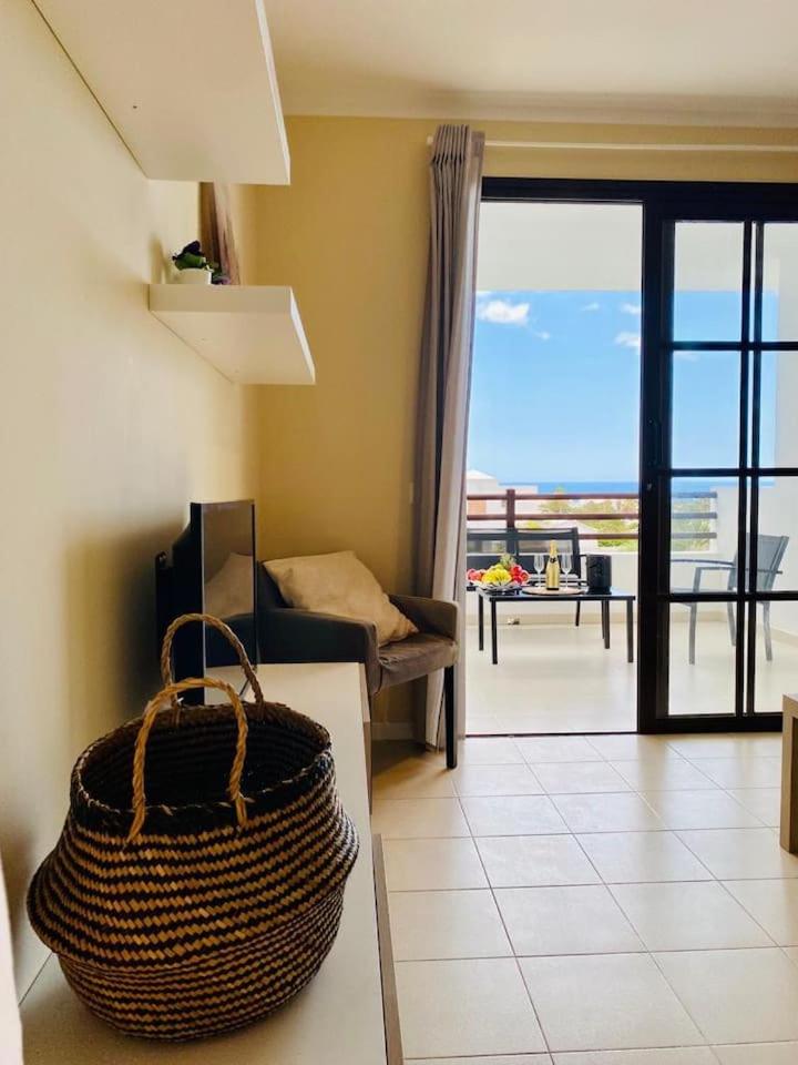 One-Bedroom Apartment with Ocean View photo 2
