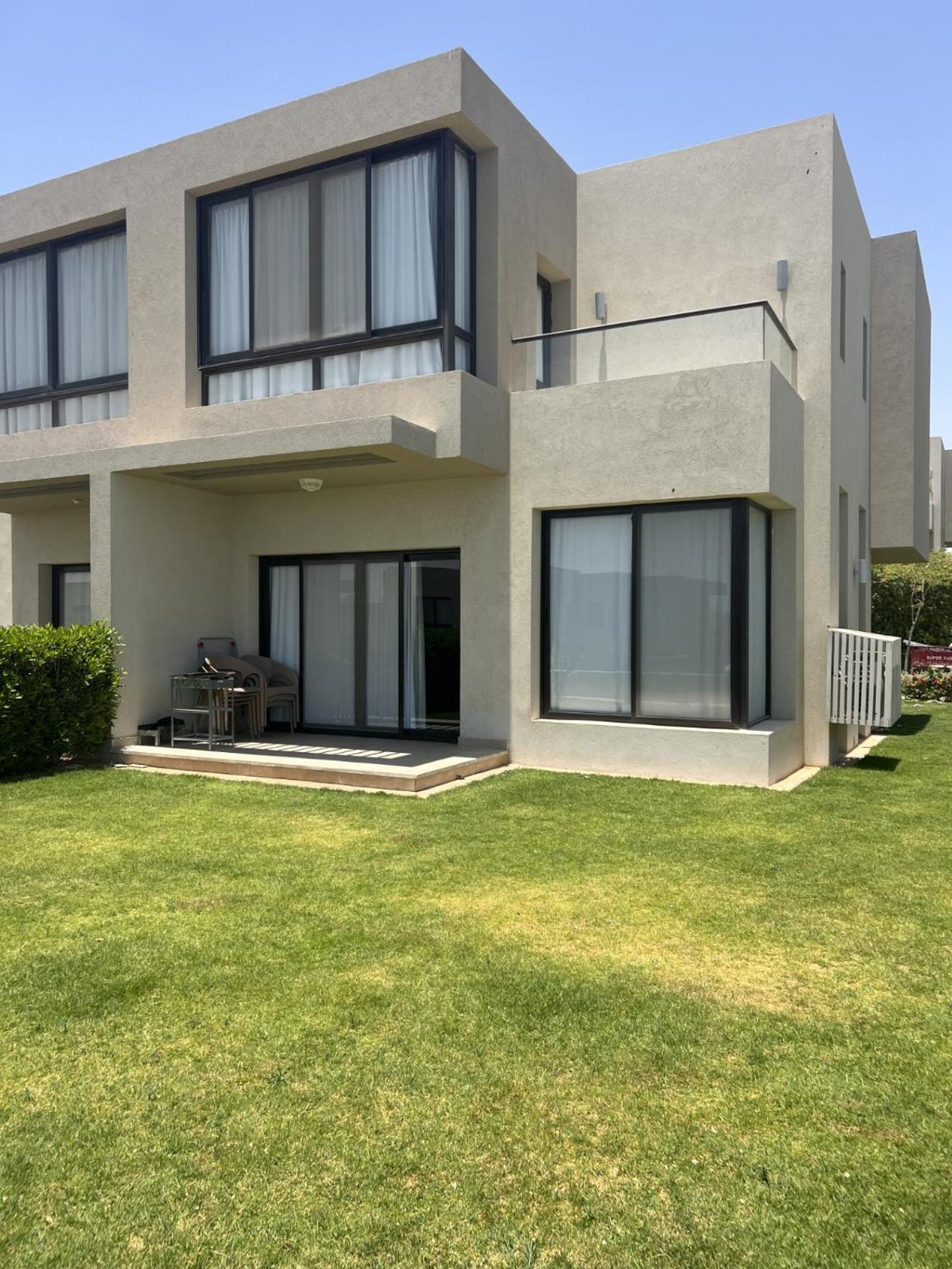Three-Bedroom House photo 2