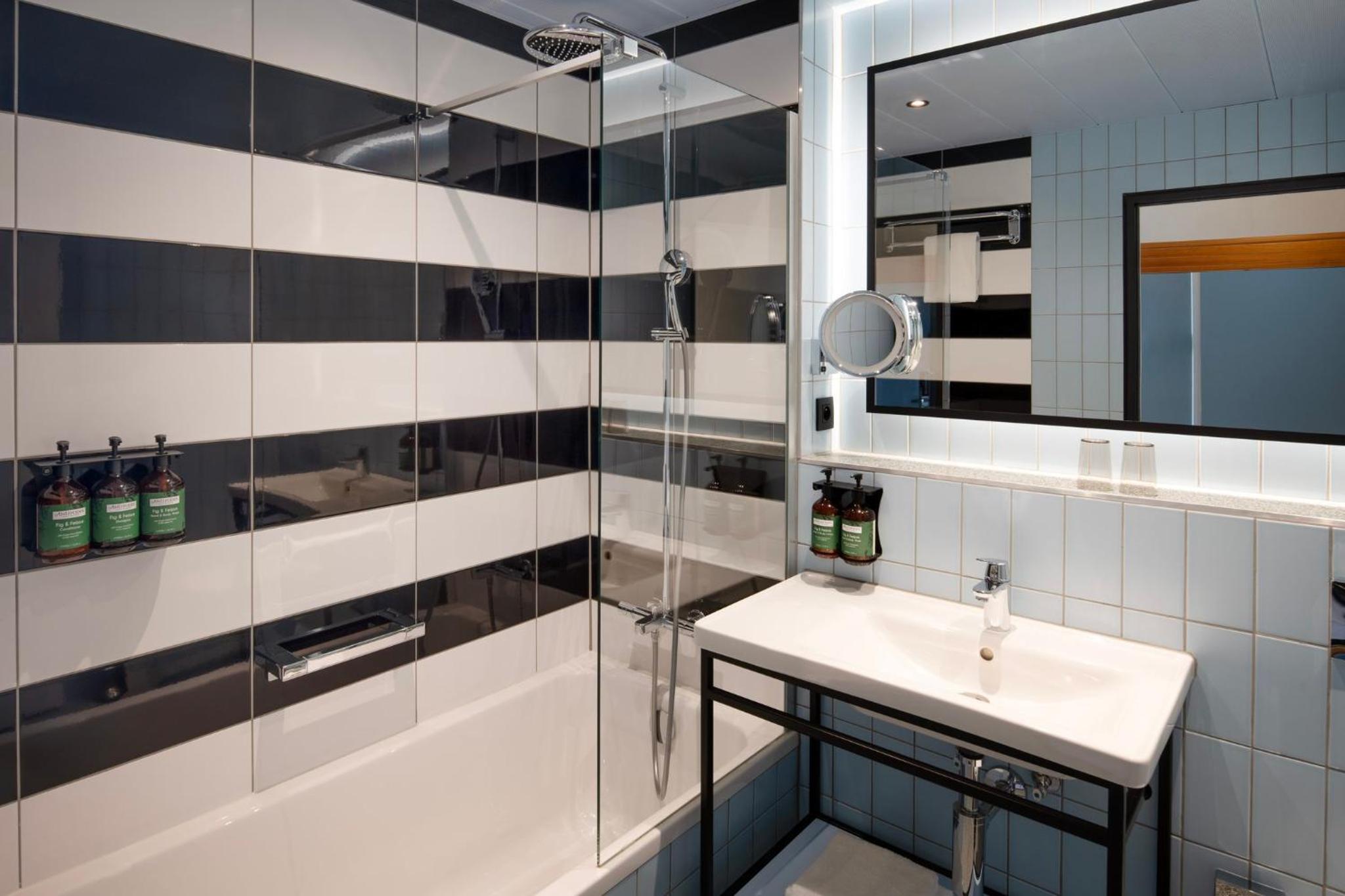 Premium Room - Photo 13