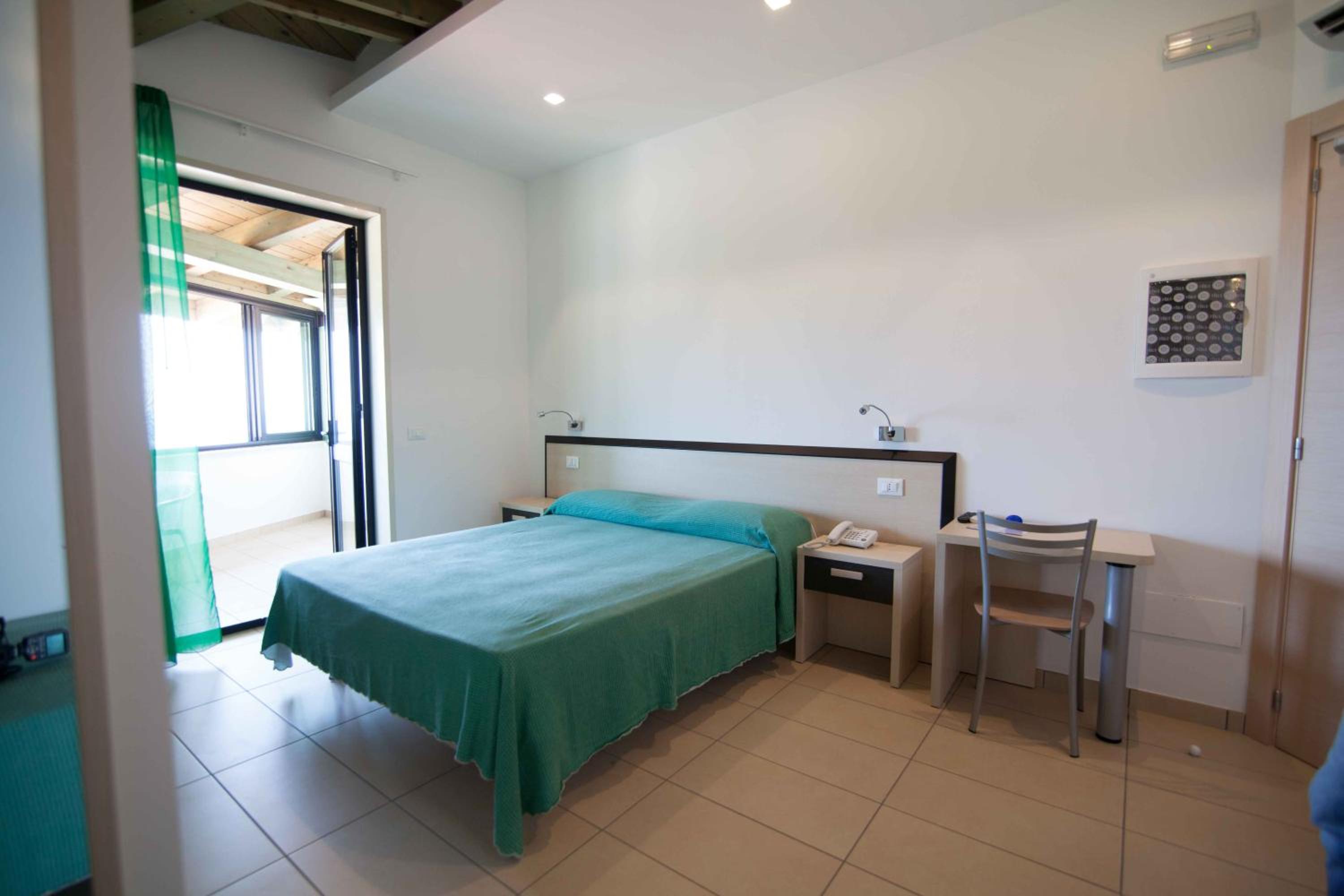 Standard Triple Room with Sea View