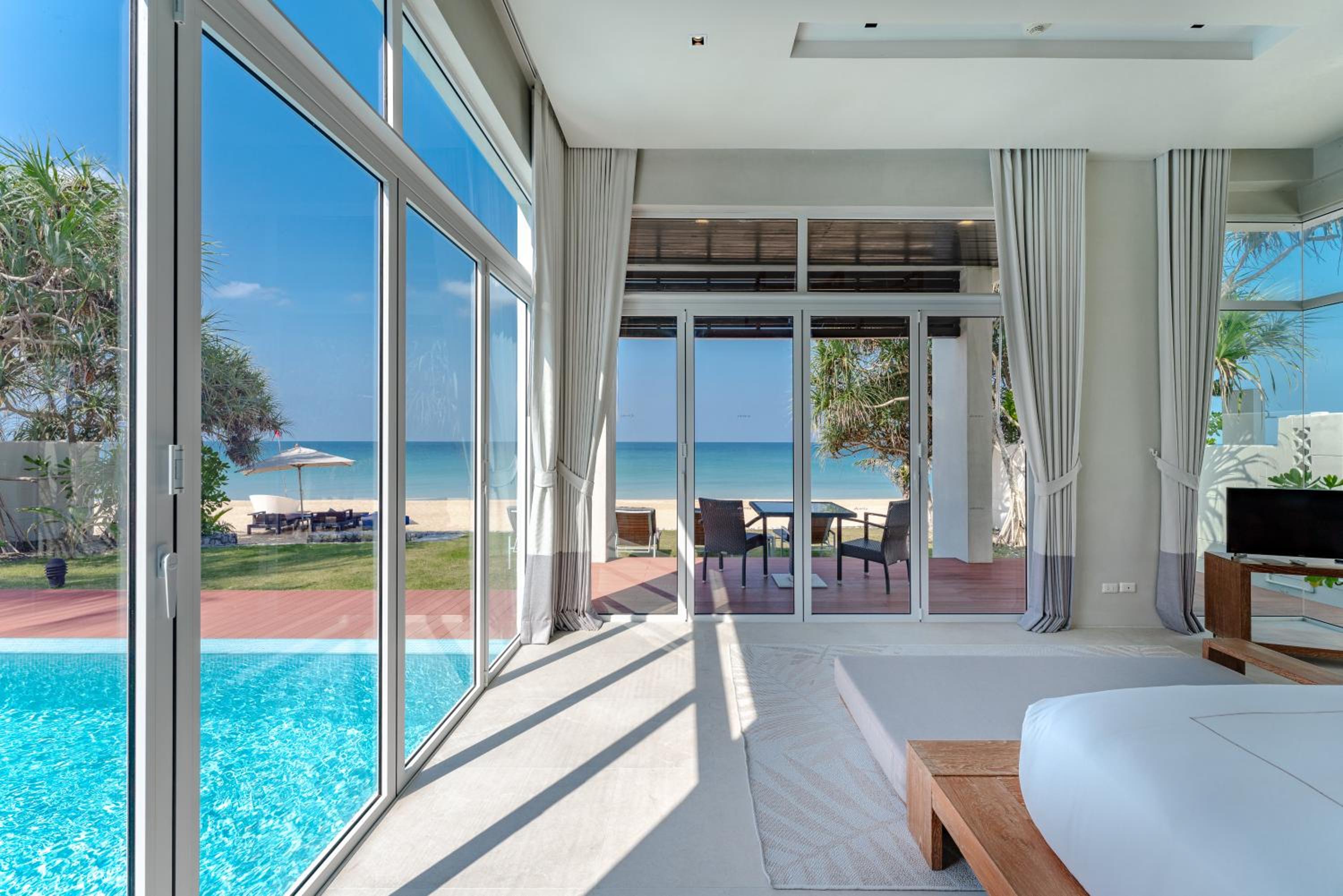 Four-Bedroom Villa Beachfront photo 2