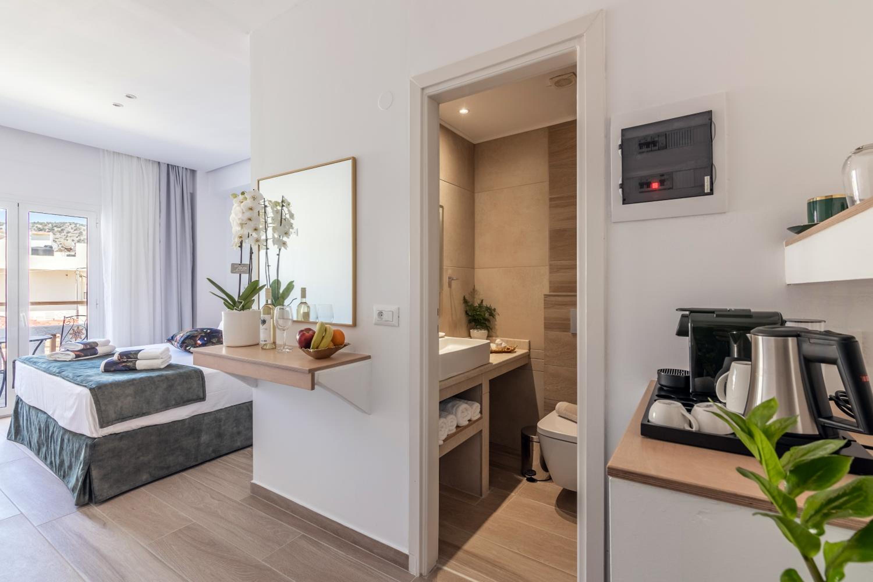 Deluxe Double Room with Balcony and Sea View
