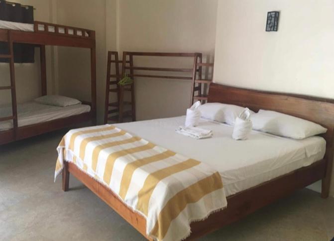 Family Suite with Balcony - Photo 7