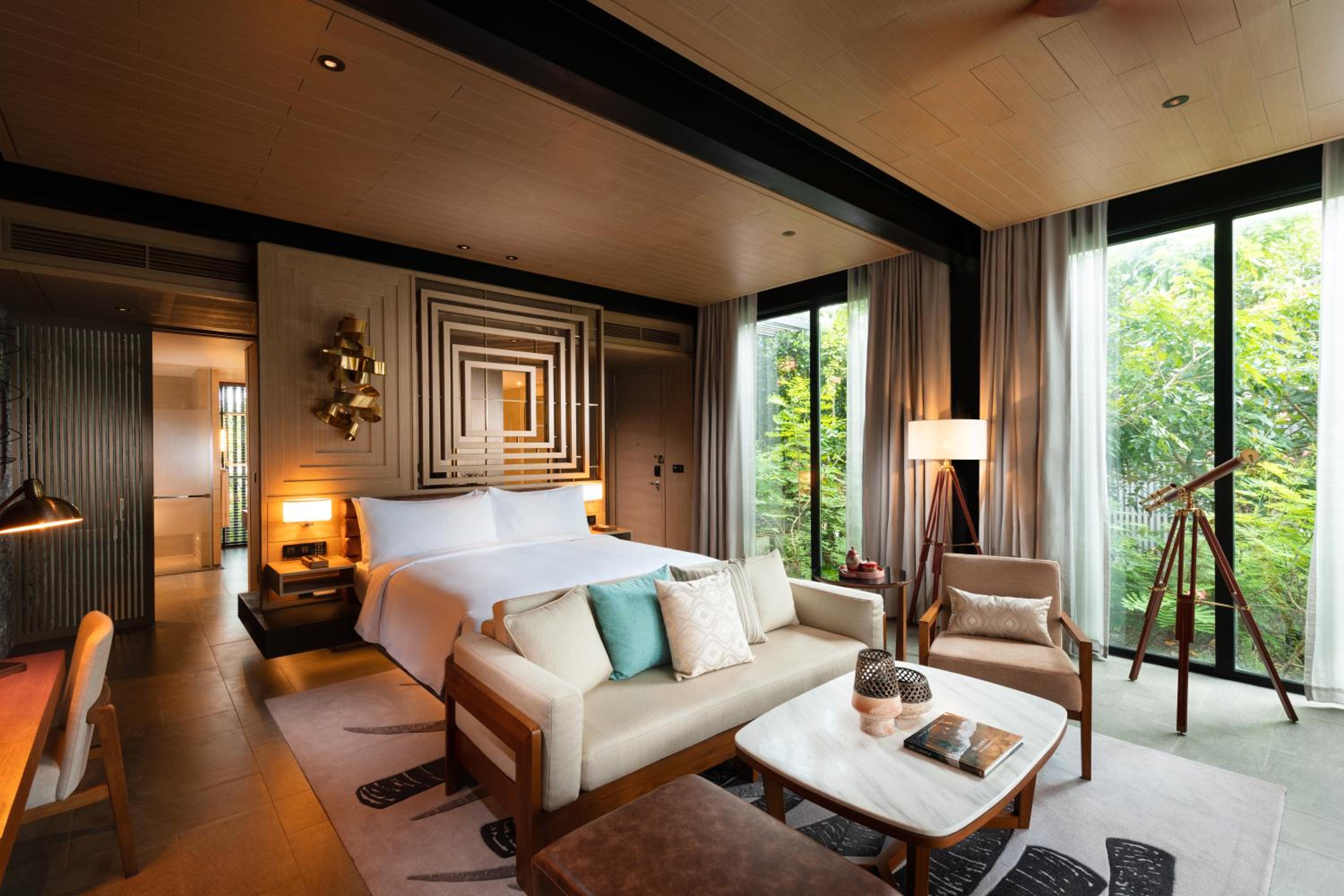 Premium King Suite - Photo 4