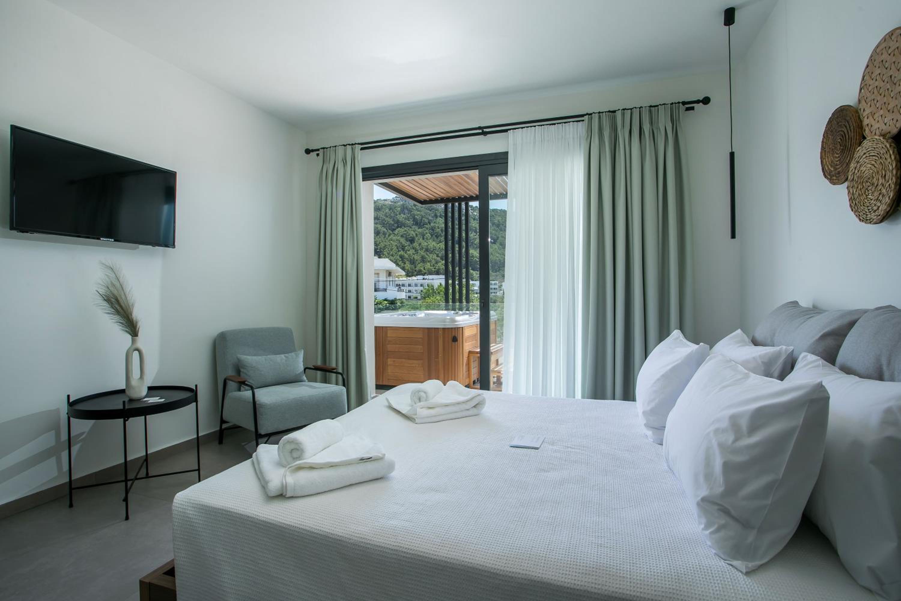 Suite with Hot Tub
