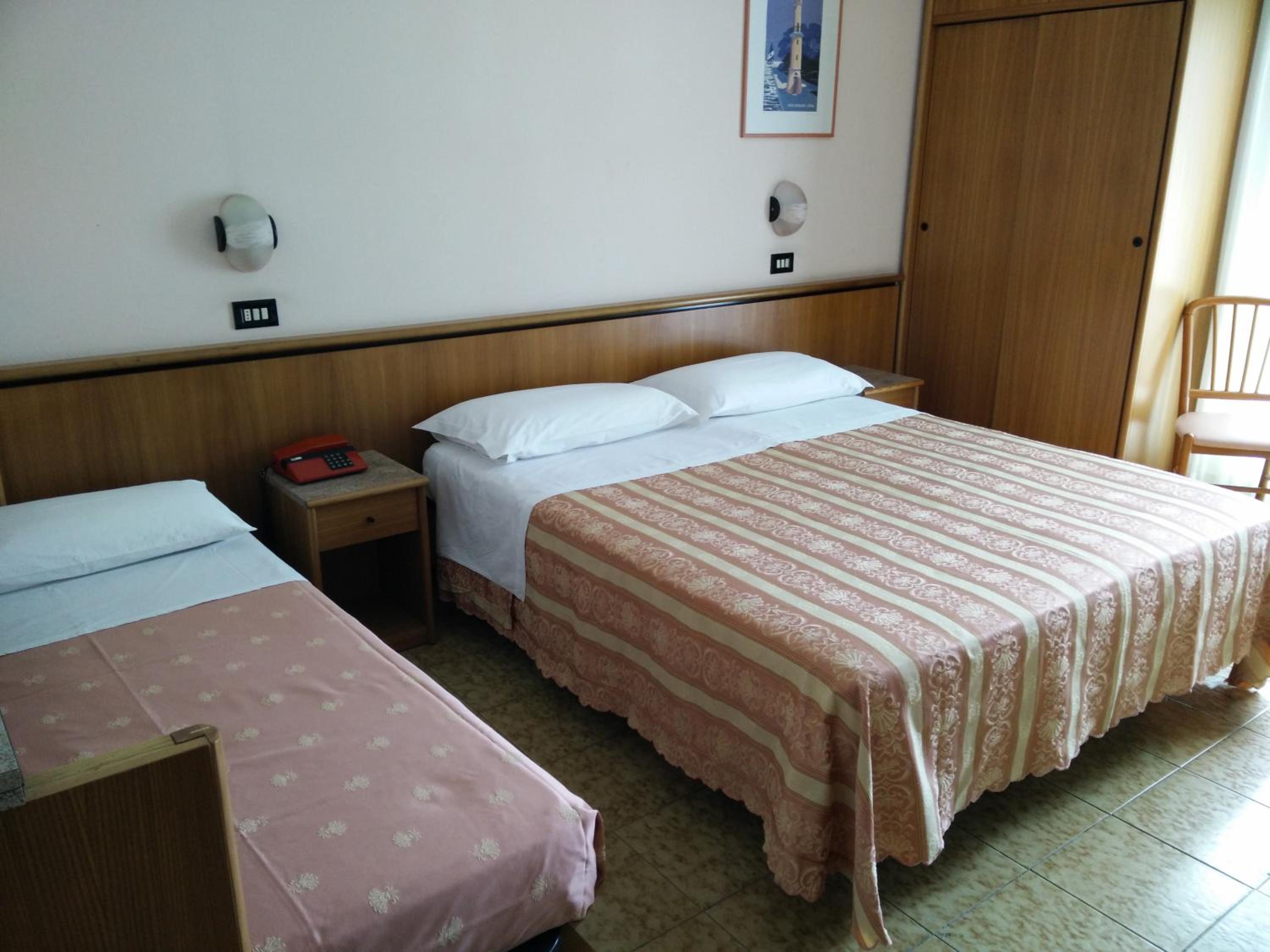 Basic Triple Room photo 3
