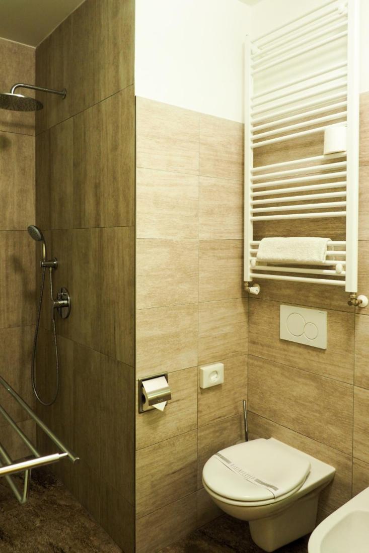 Suite - Photo 9