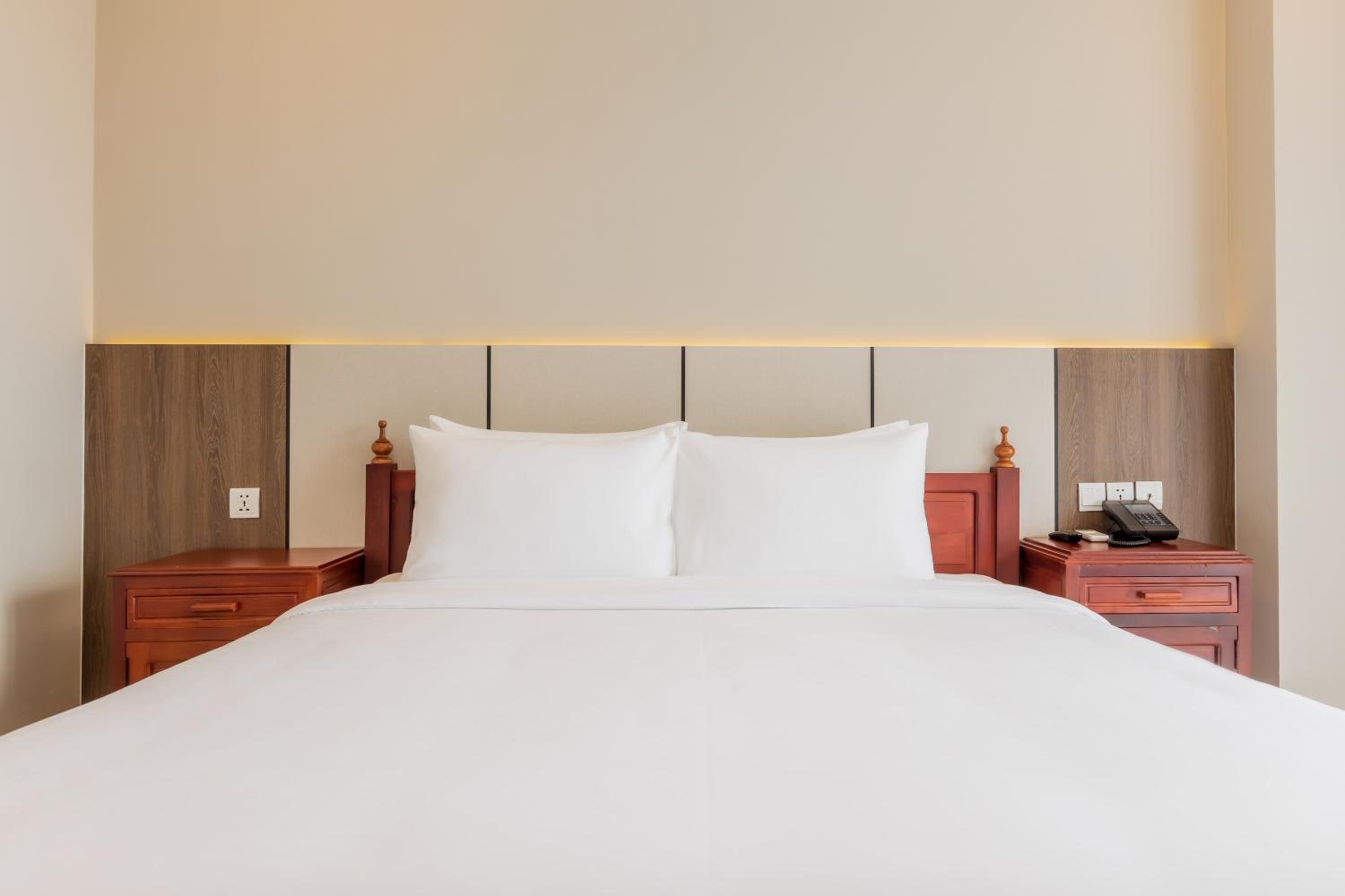 1 King Bedroom - Photo 2